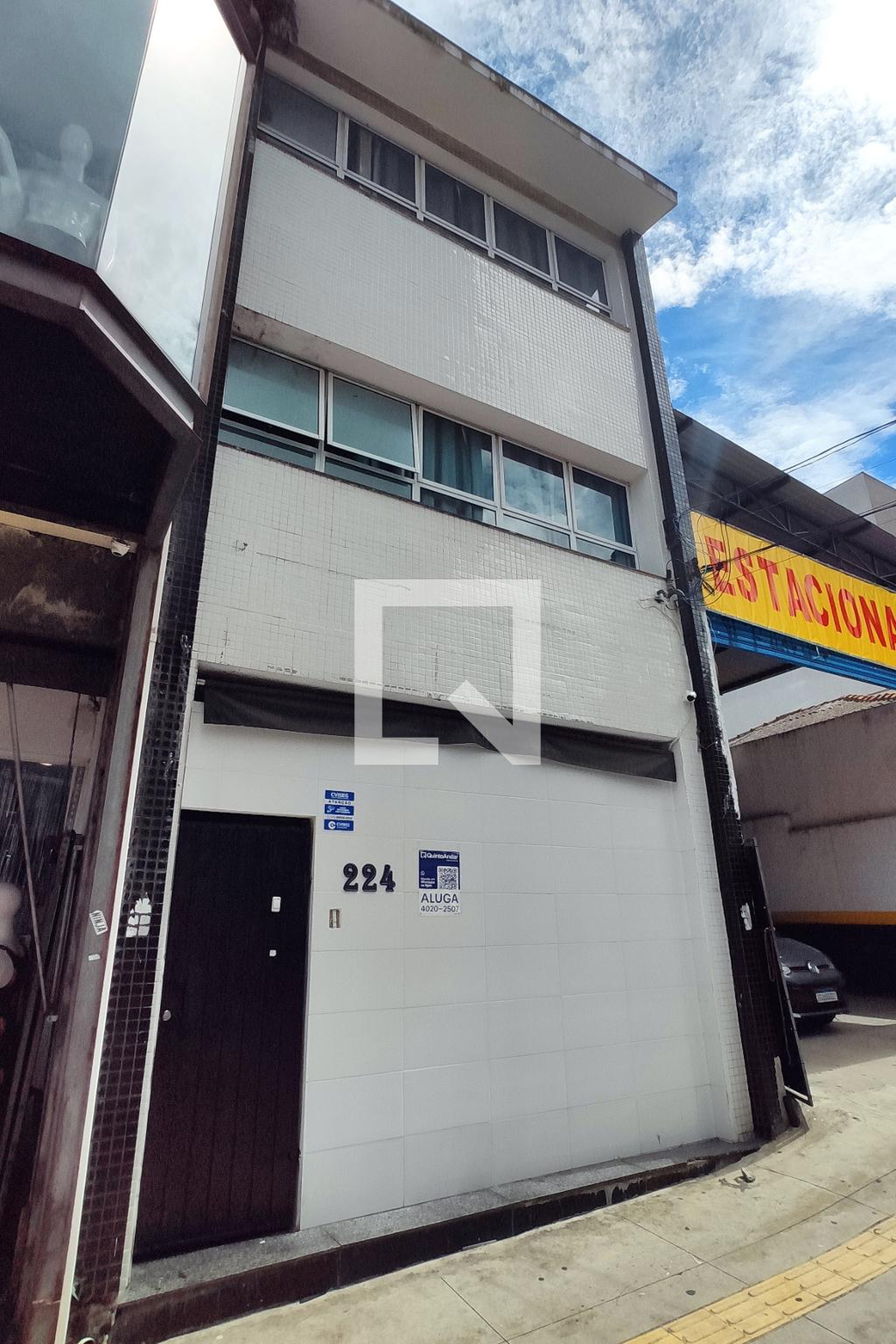 Fachada Condomínio em Rua Duarte de Azevedo, 224