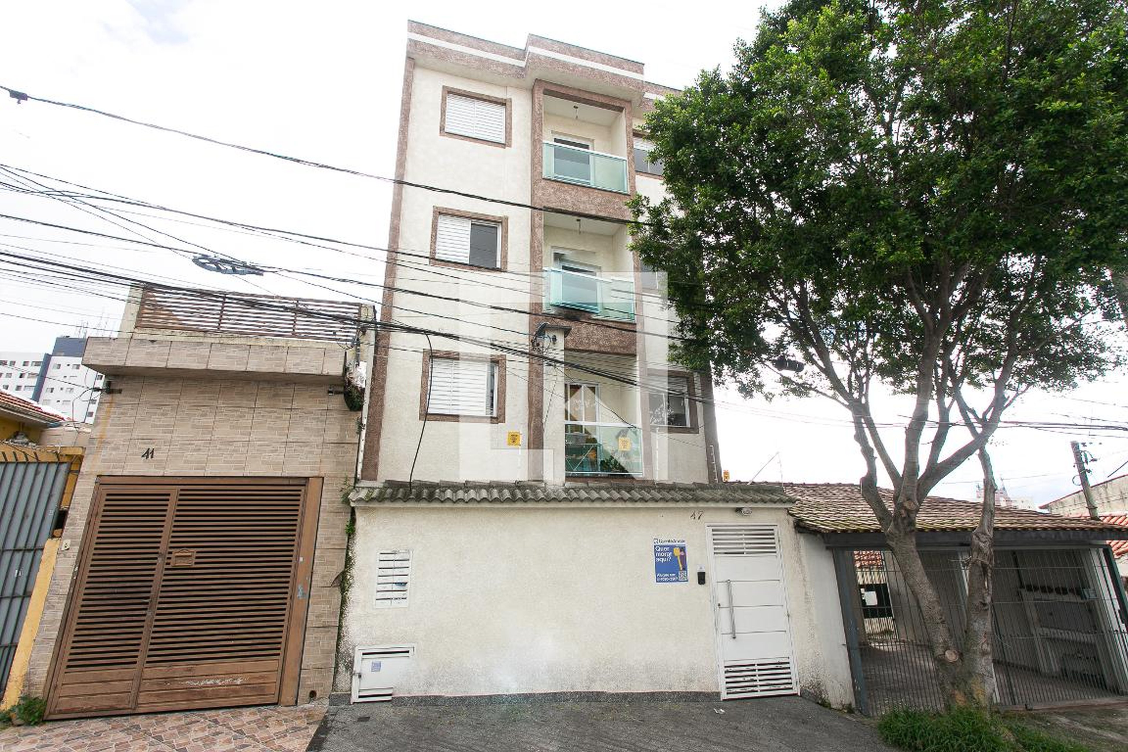 Fachada Condomínio em Rua Guilherme Rudge, 47