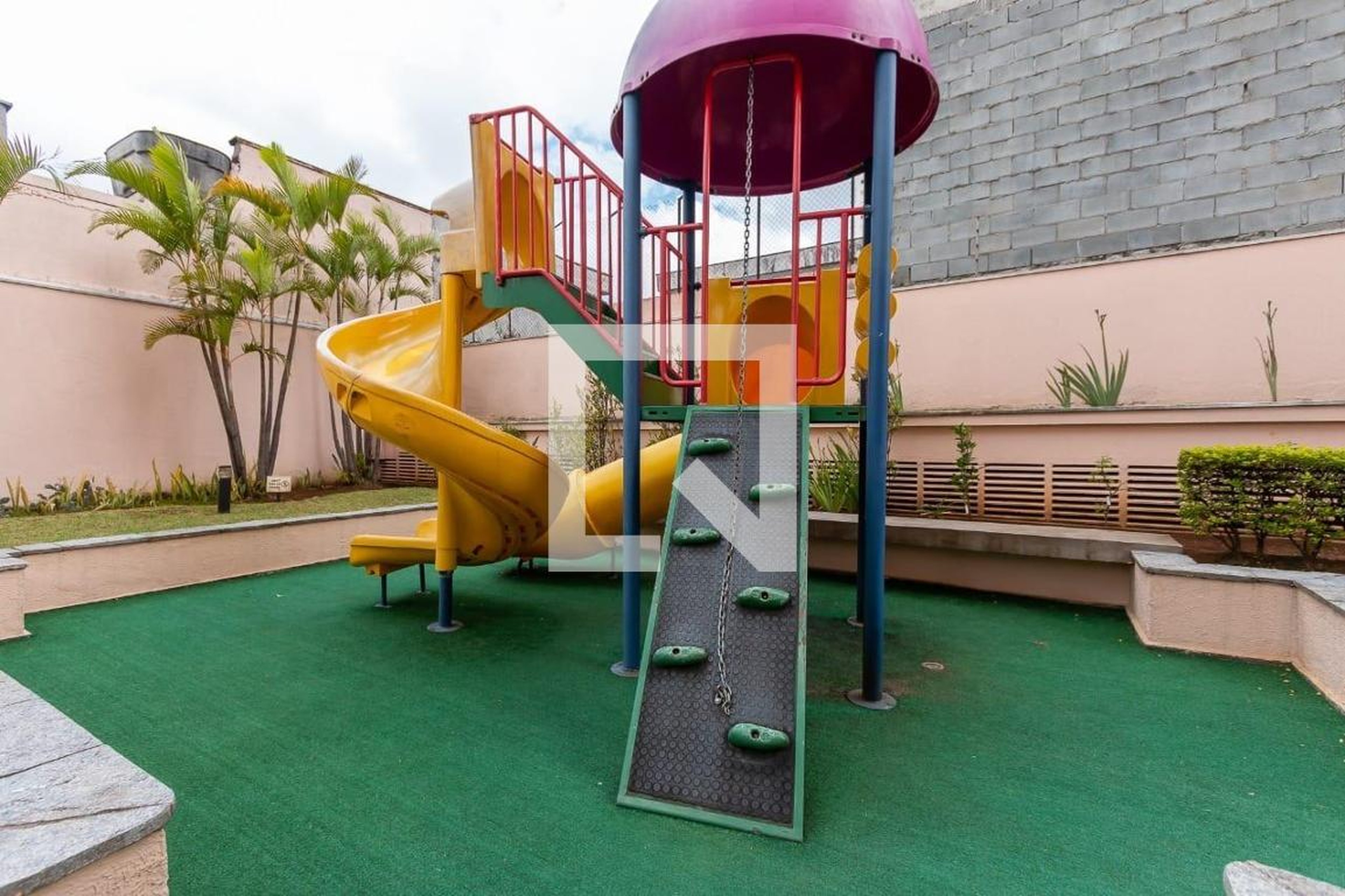 PLAYGROUND - Menphis