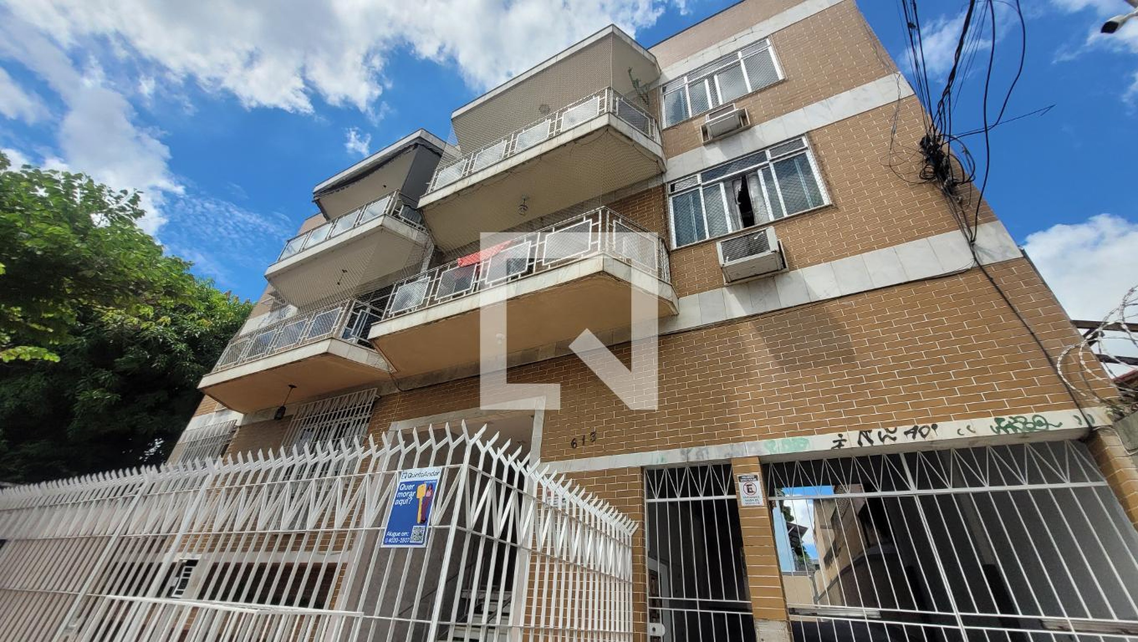 Fachada Condomínio em Estrada da Fontinha, 613