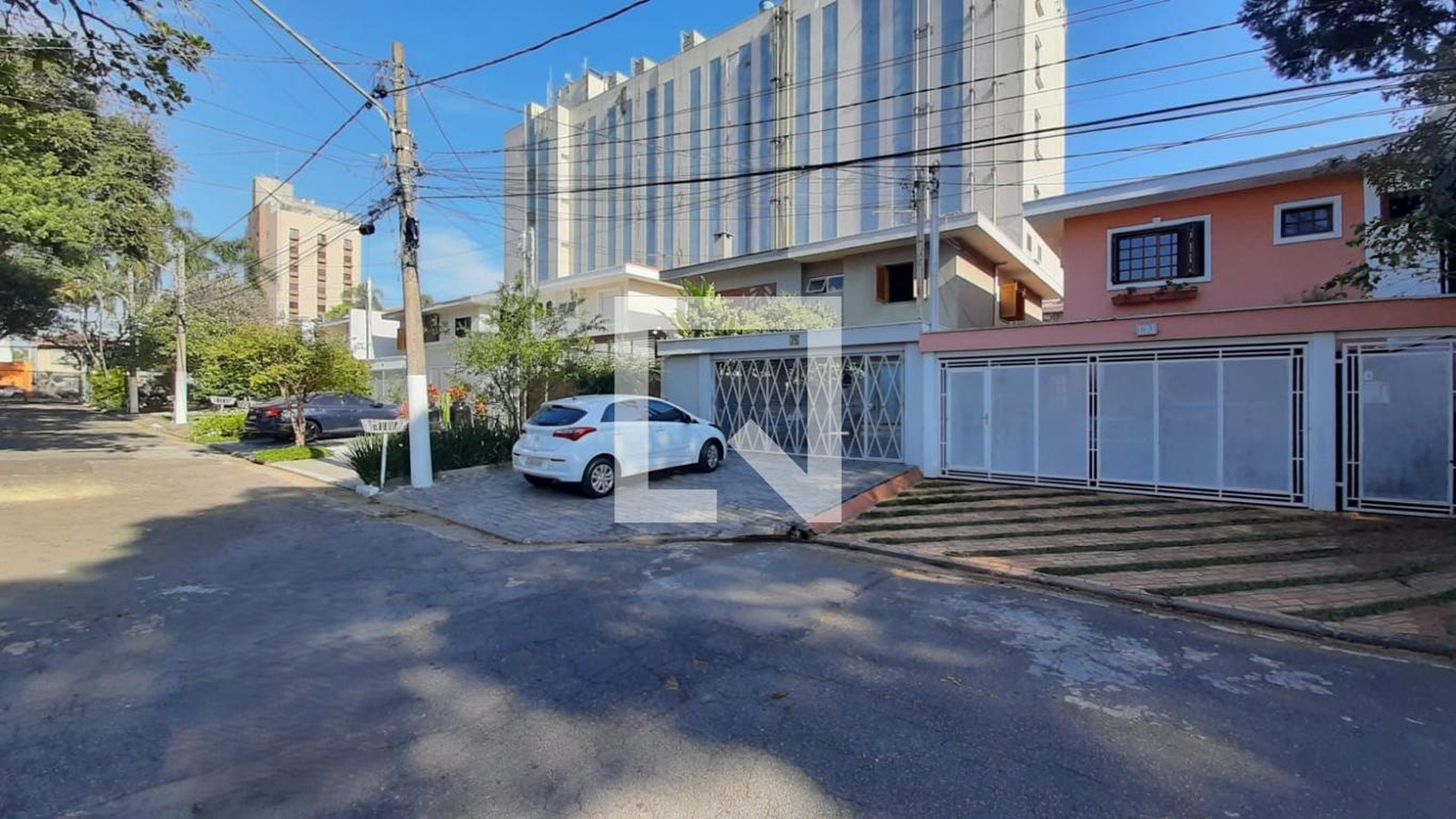 Fachada Condomínio em Rua Ângelo Cirello, 83