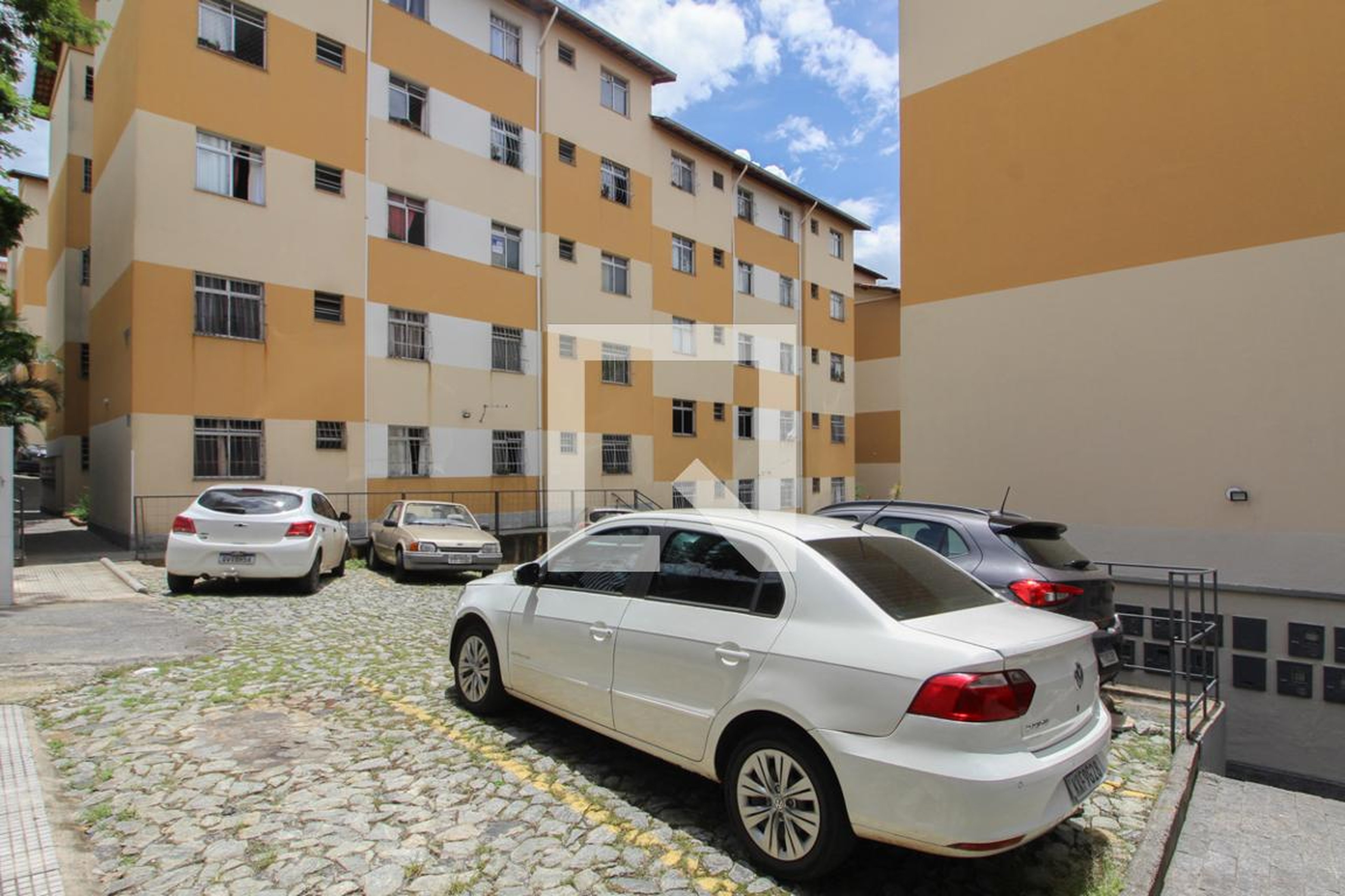 Estacionamento - Ipê Amarelo