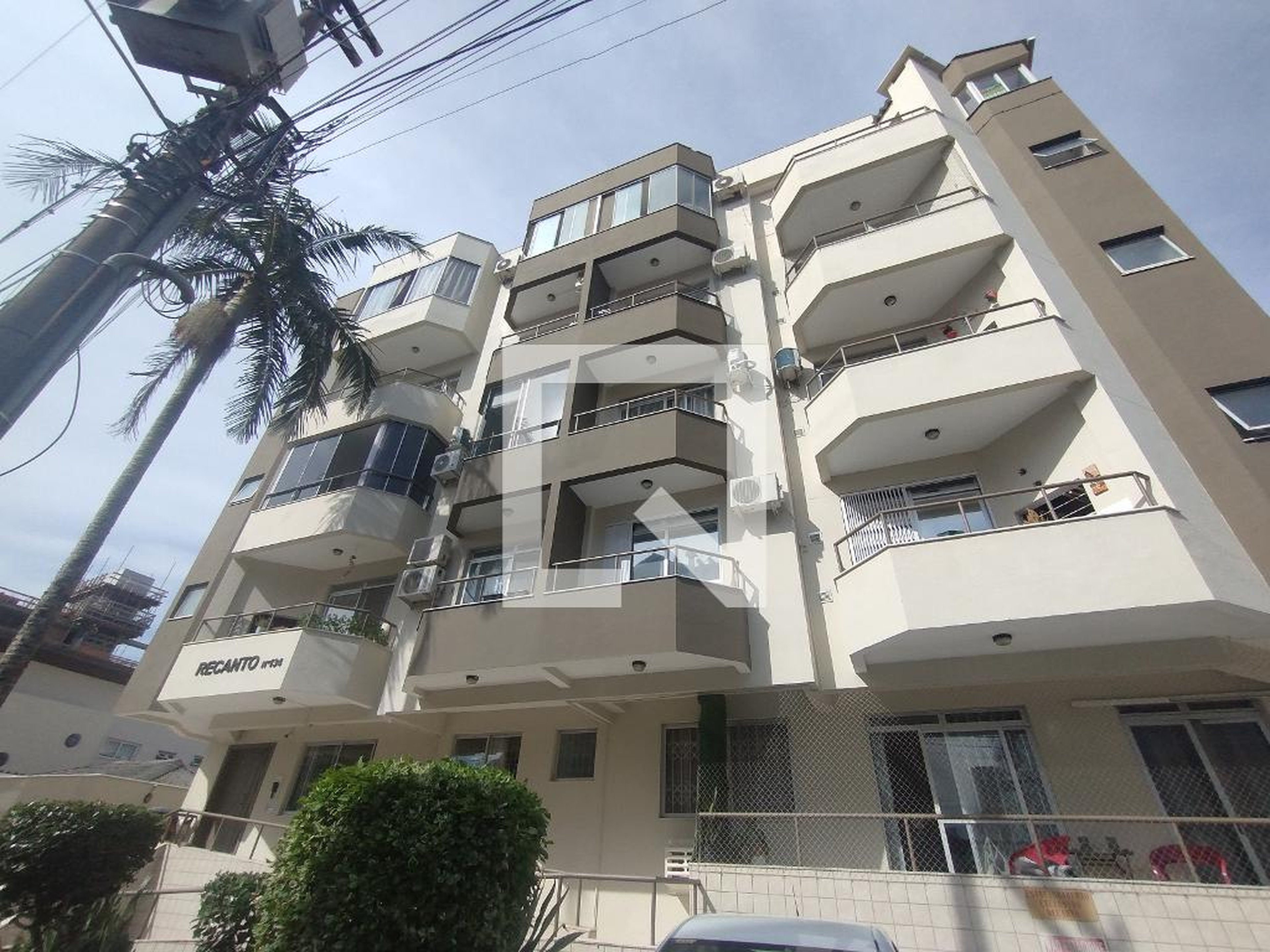 Fachada Condomínio em Rua Mario Moura, 134