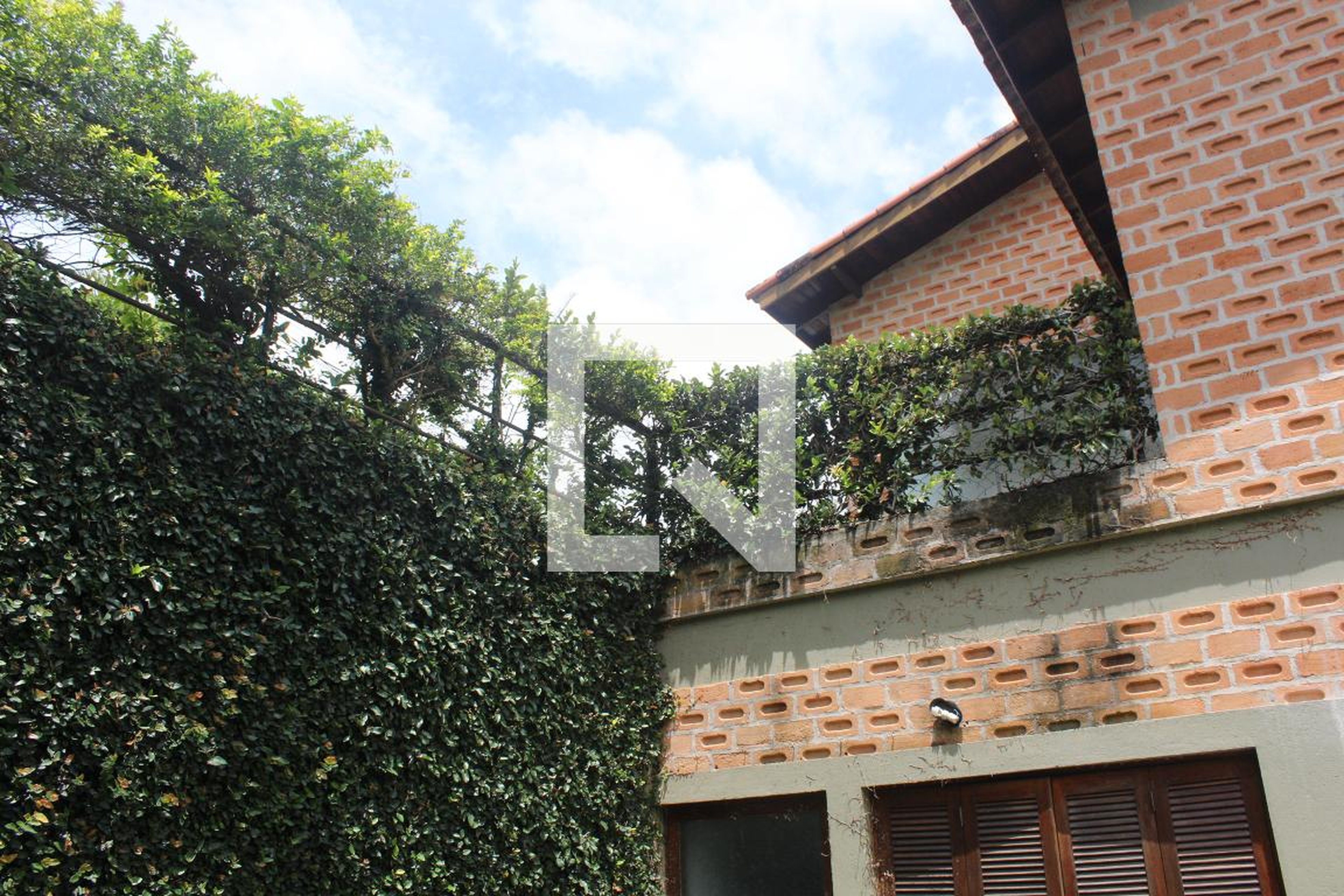 Fachada Condomínio em Rua Santo André, 324