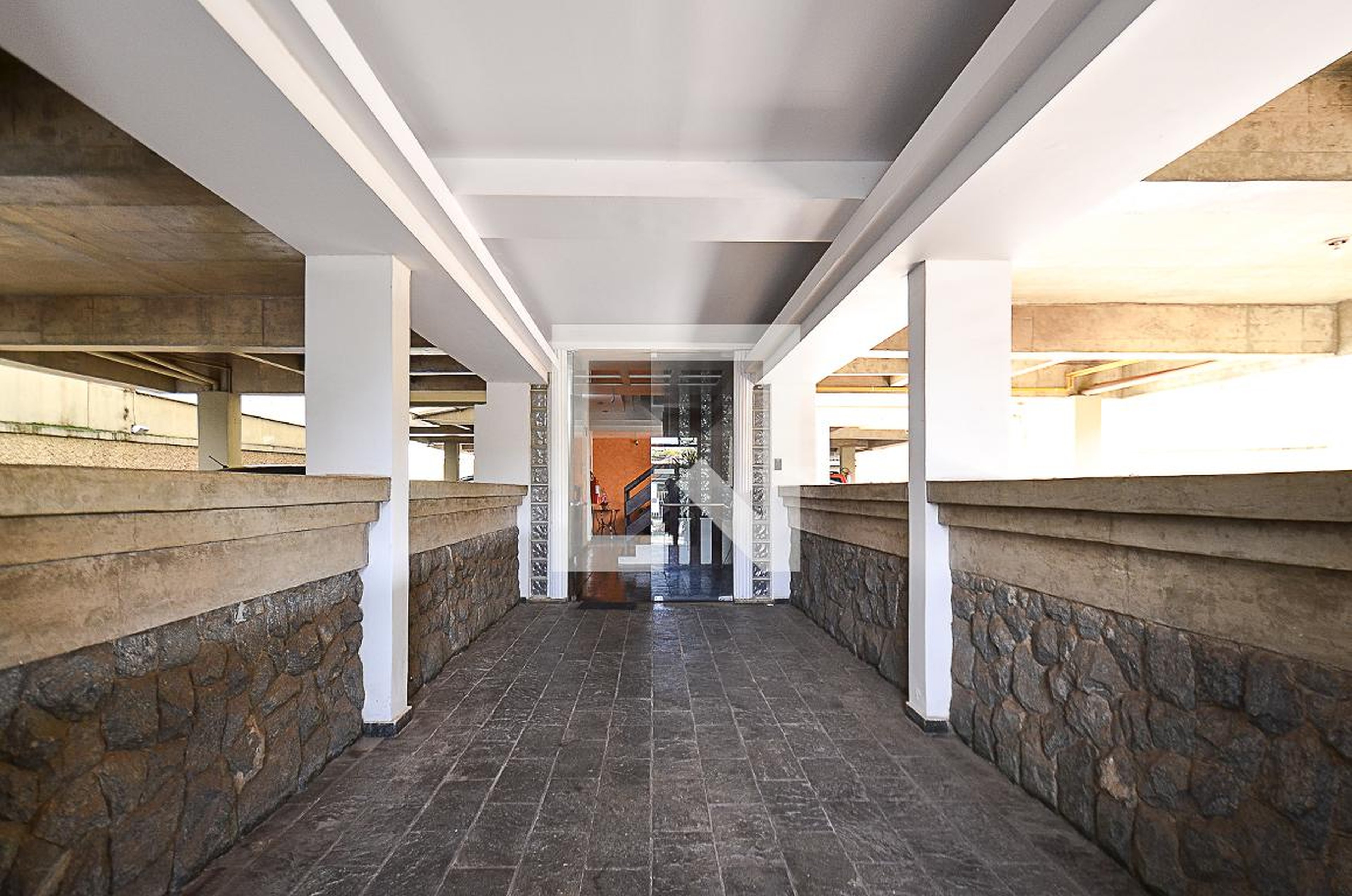 Entrada Condomínio em Rua Tenente Vitórino, 205