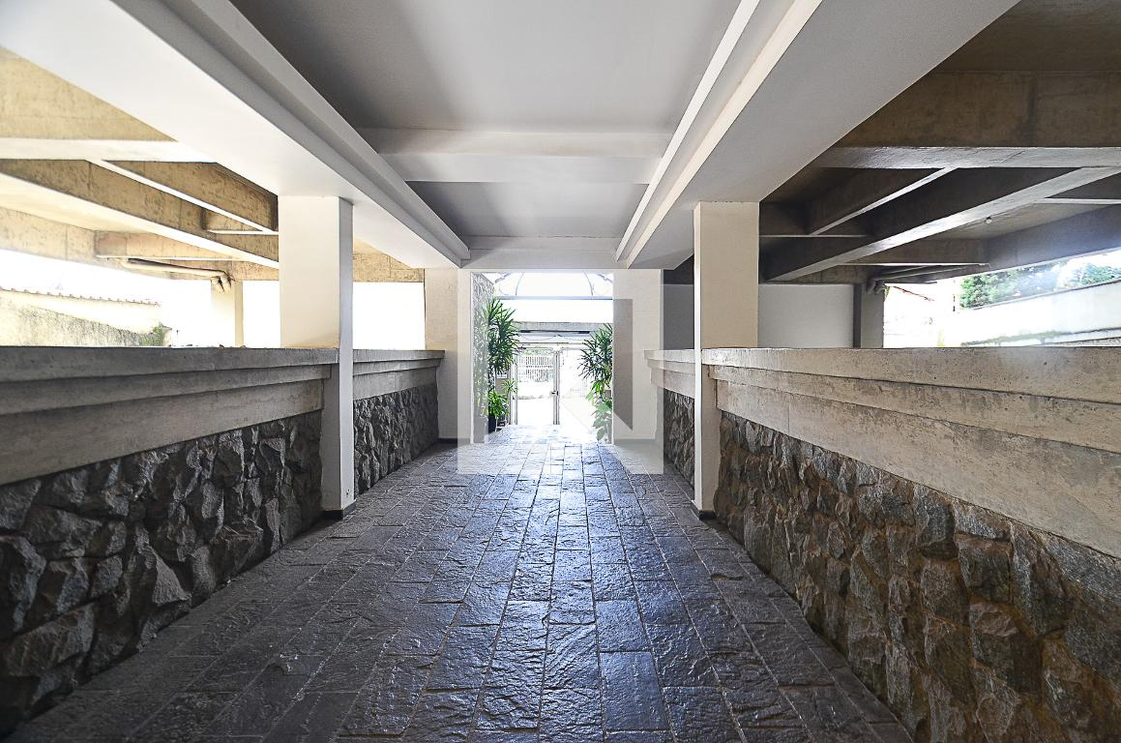 Hall de entrada Condomínio em Rua Tenente Vitórino, 205