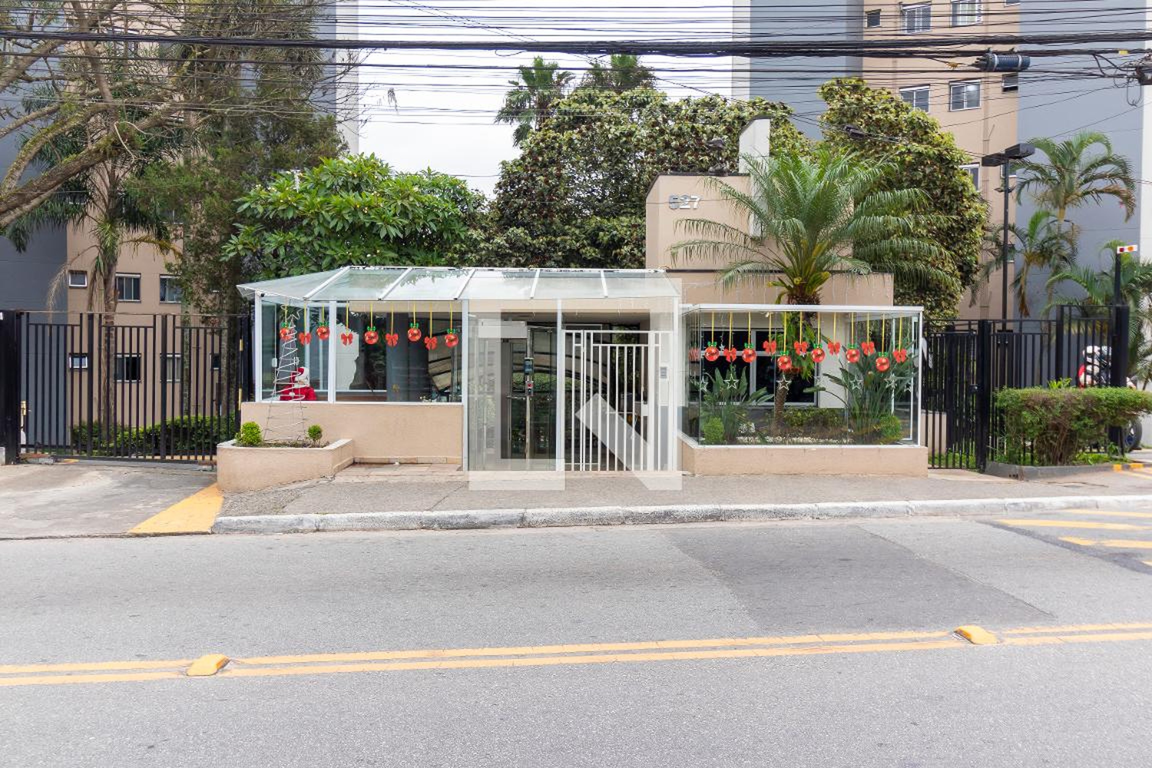 Fachada do condomínio Condomínio Chácara das Flores