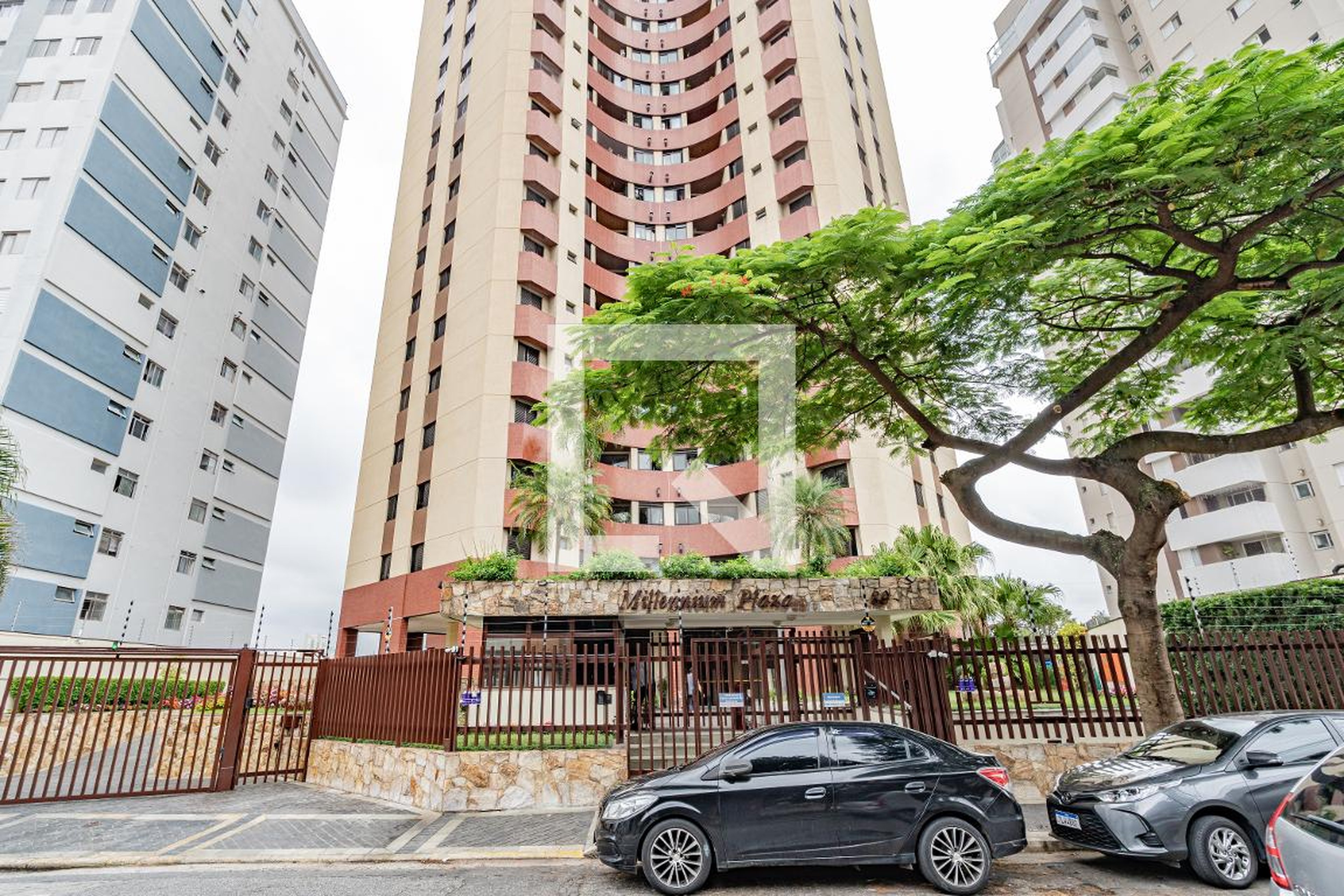 Fachada Condomínio Edif Millennium Plaza