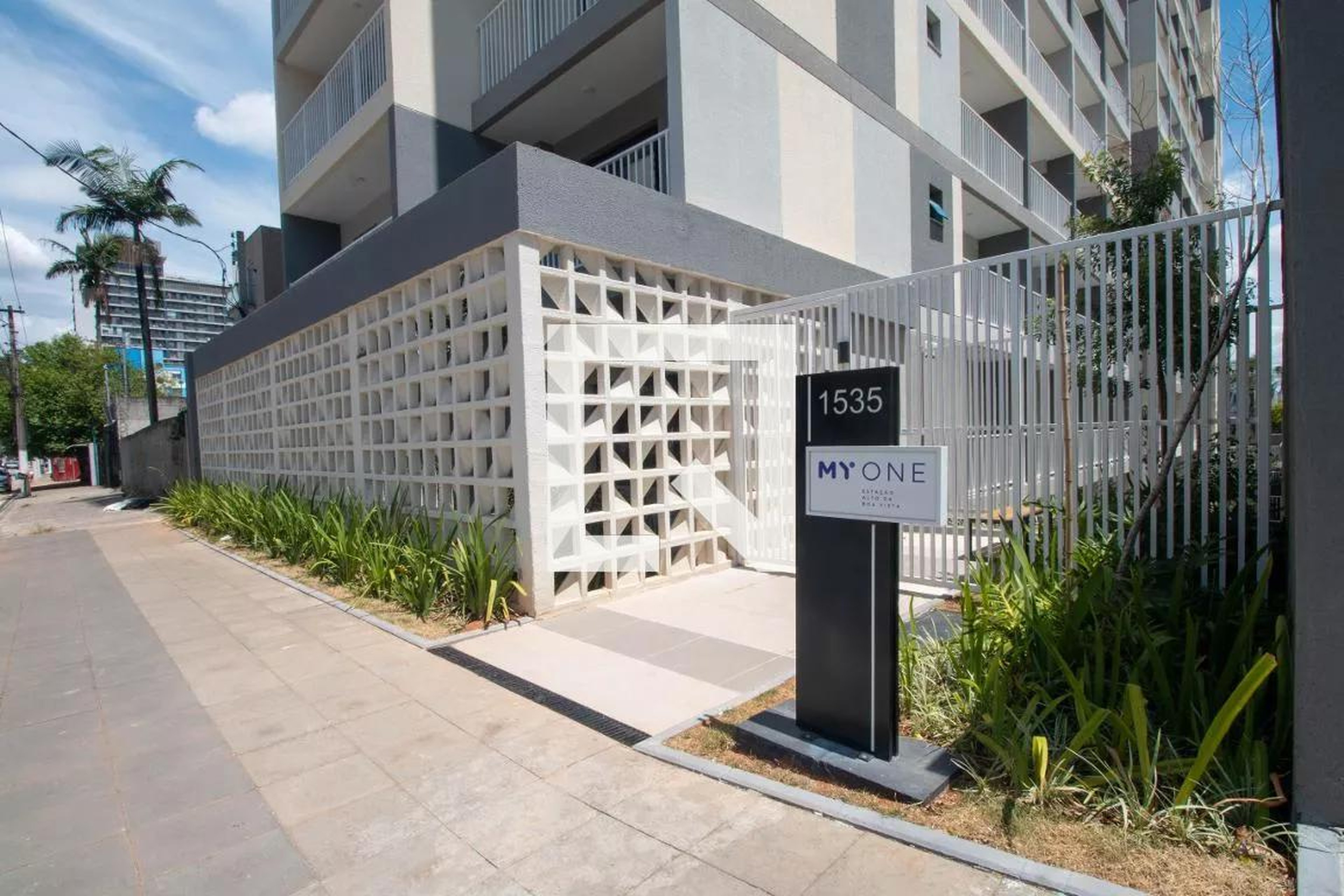 Fachada Condomínio em Rua Santo Amaro, 6805