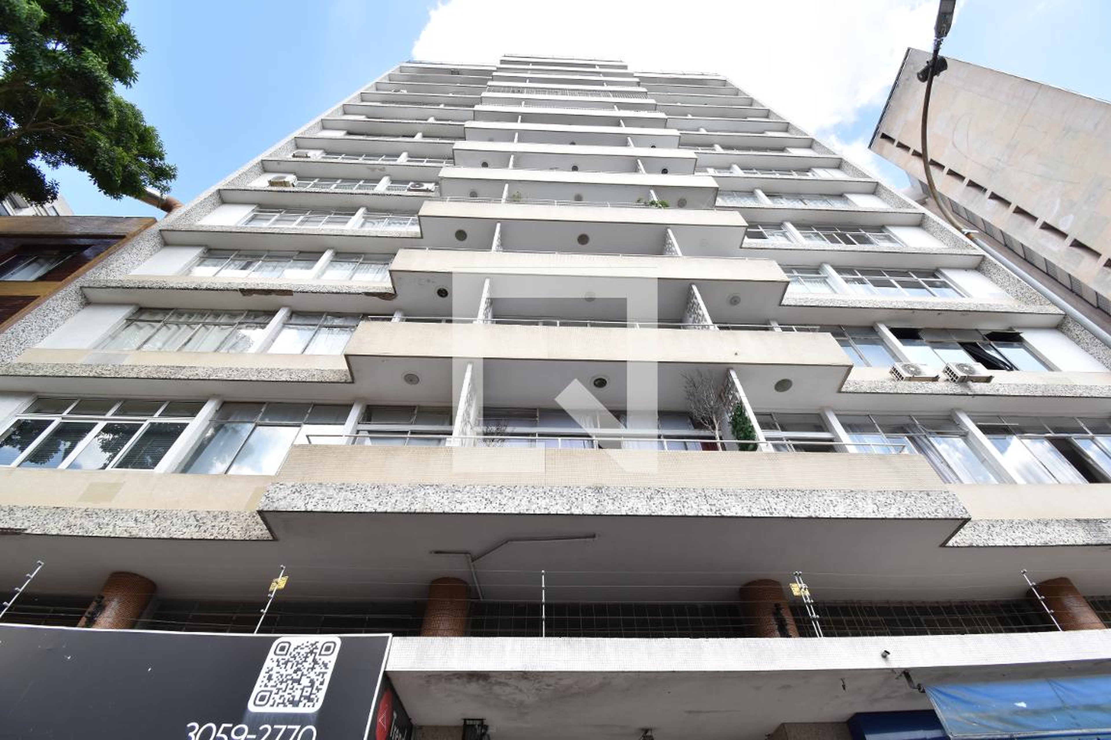 Fachada do Prédio Condomínio em Rua Barão do Serro Azul, 110