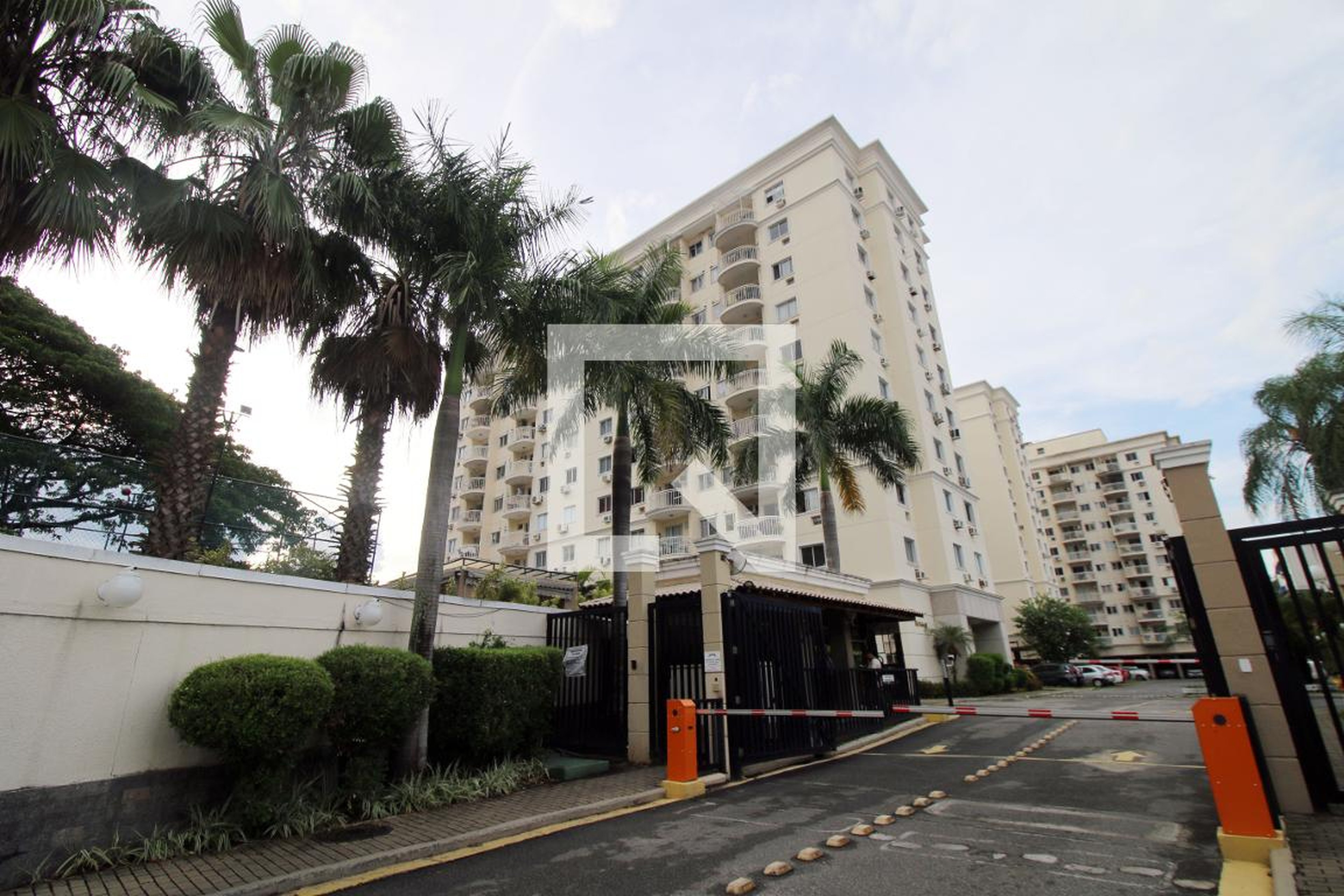 Fachada do Condomínio Condomínio Vila Imperial Residências