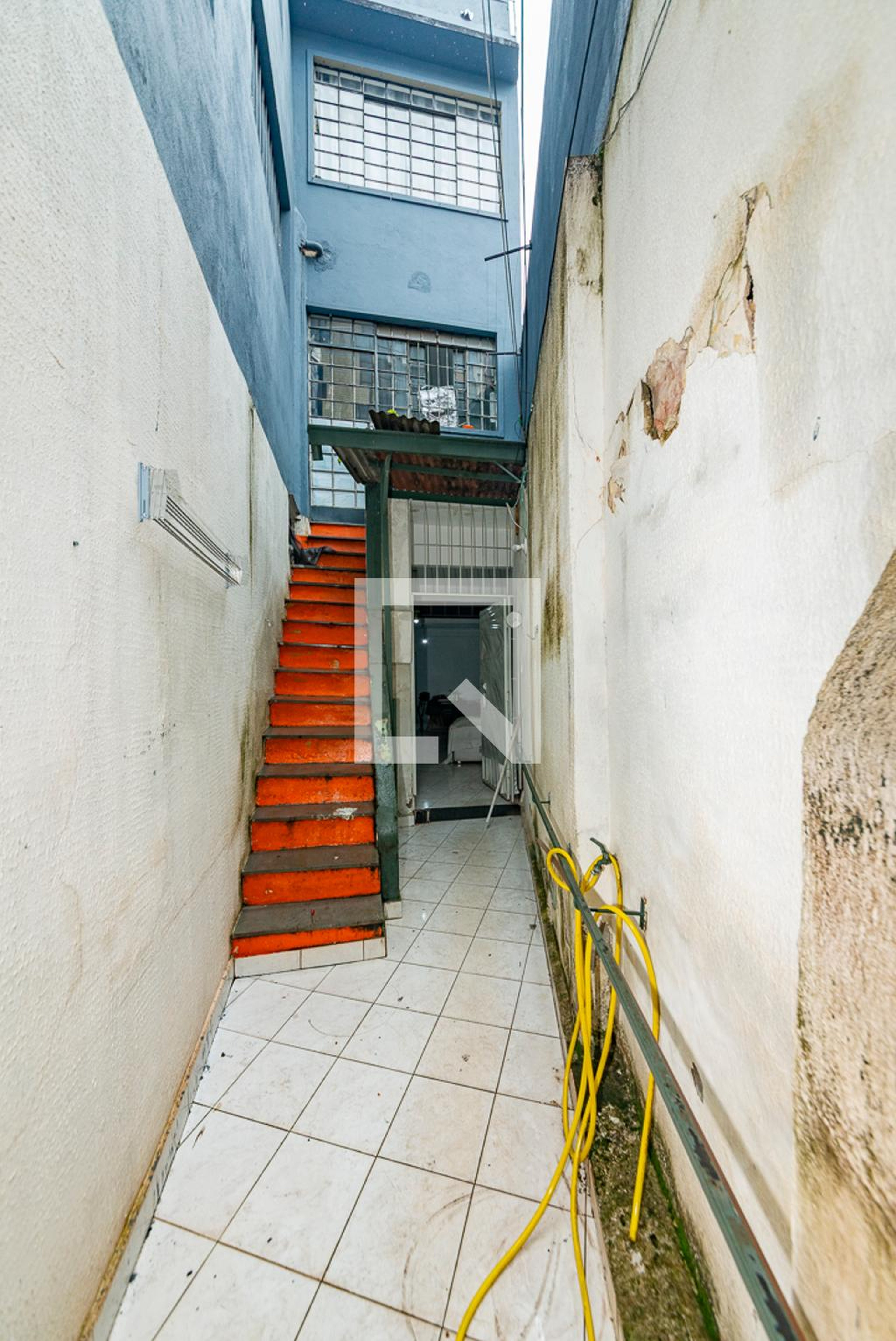 Entrada Condomínio em Rua Euclídes da Cunha, 80