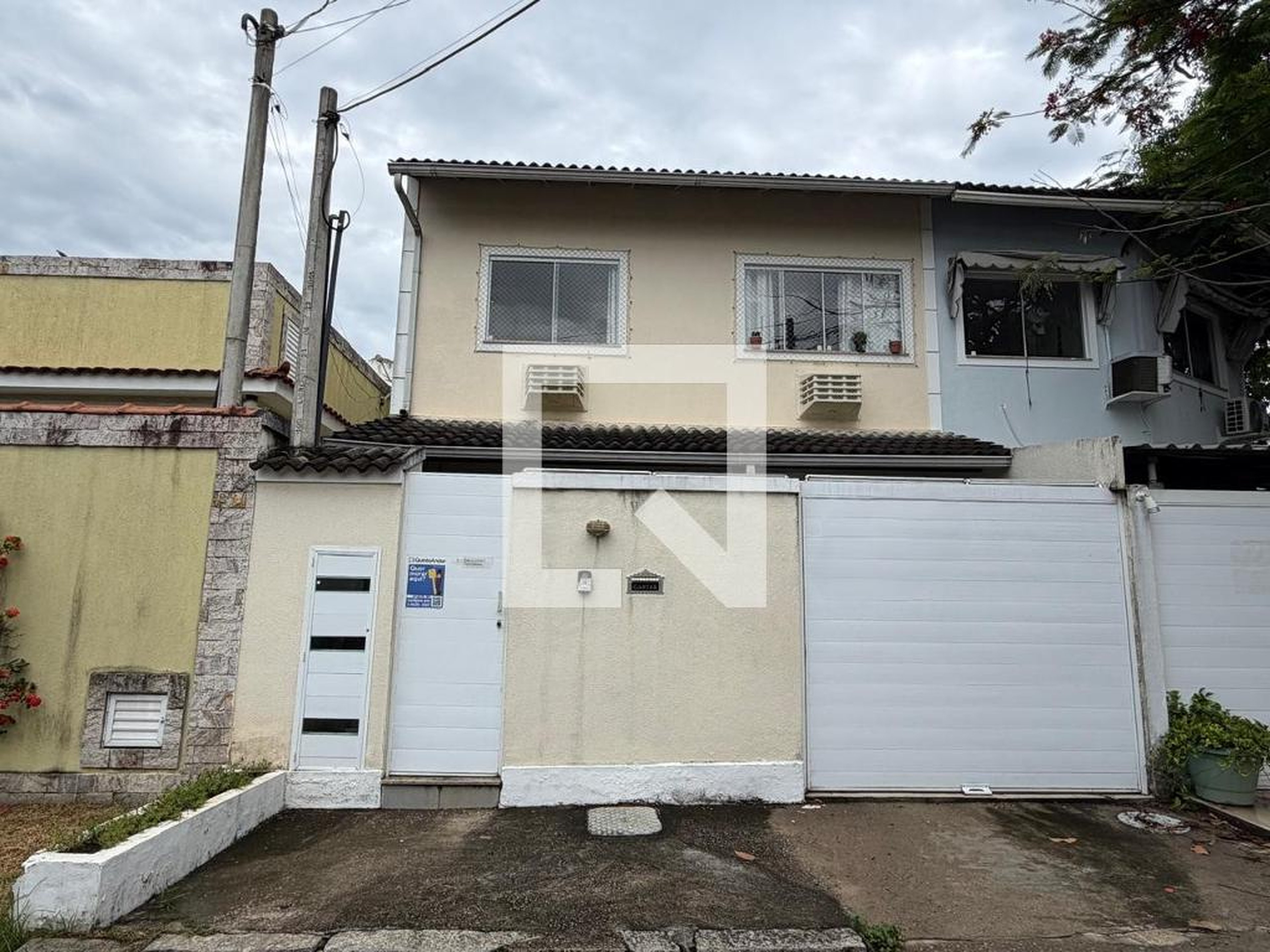 Fachada Condomínio em Rua Sericita, 193