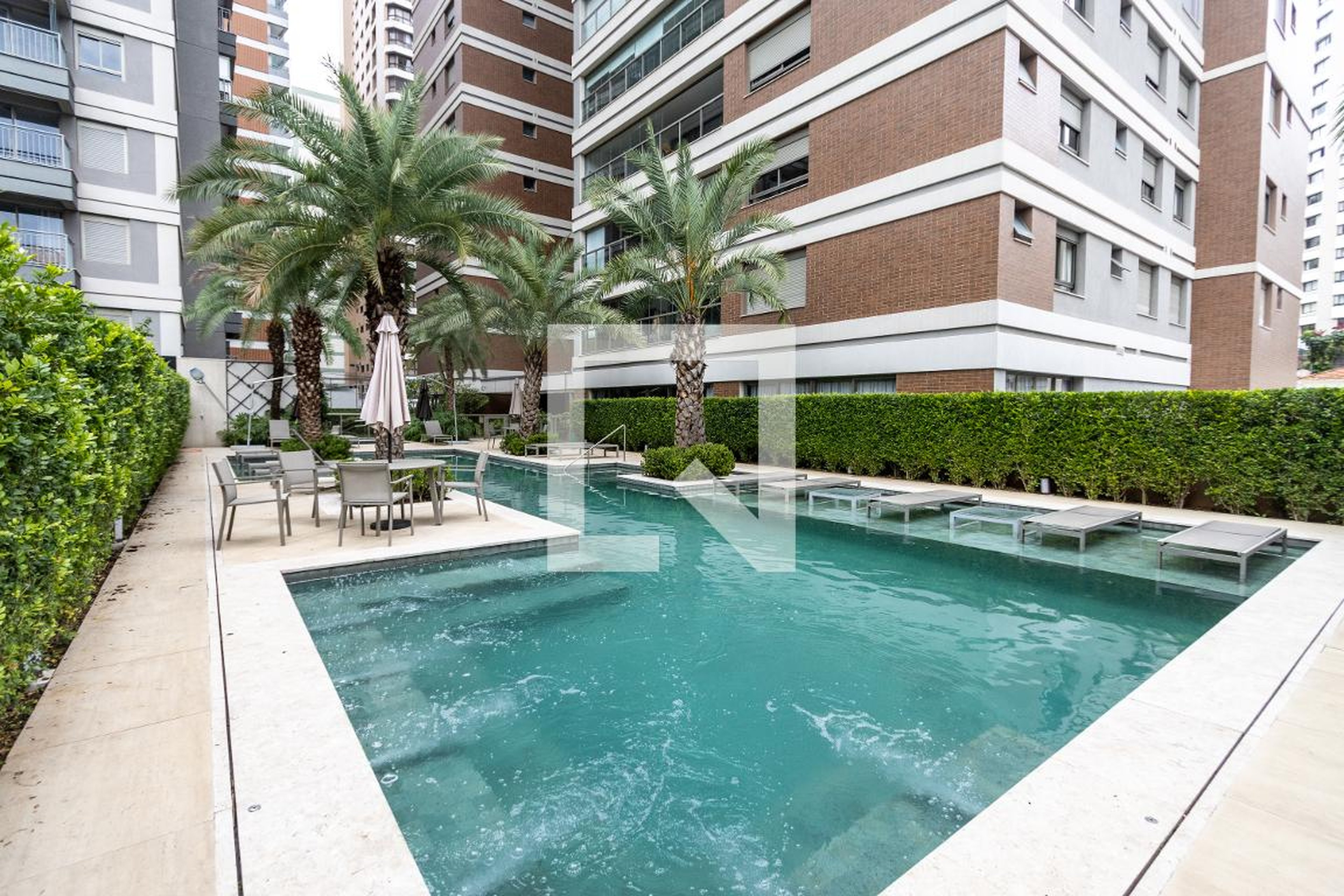 Piscina - Glass Art by YOO | Cyrela