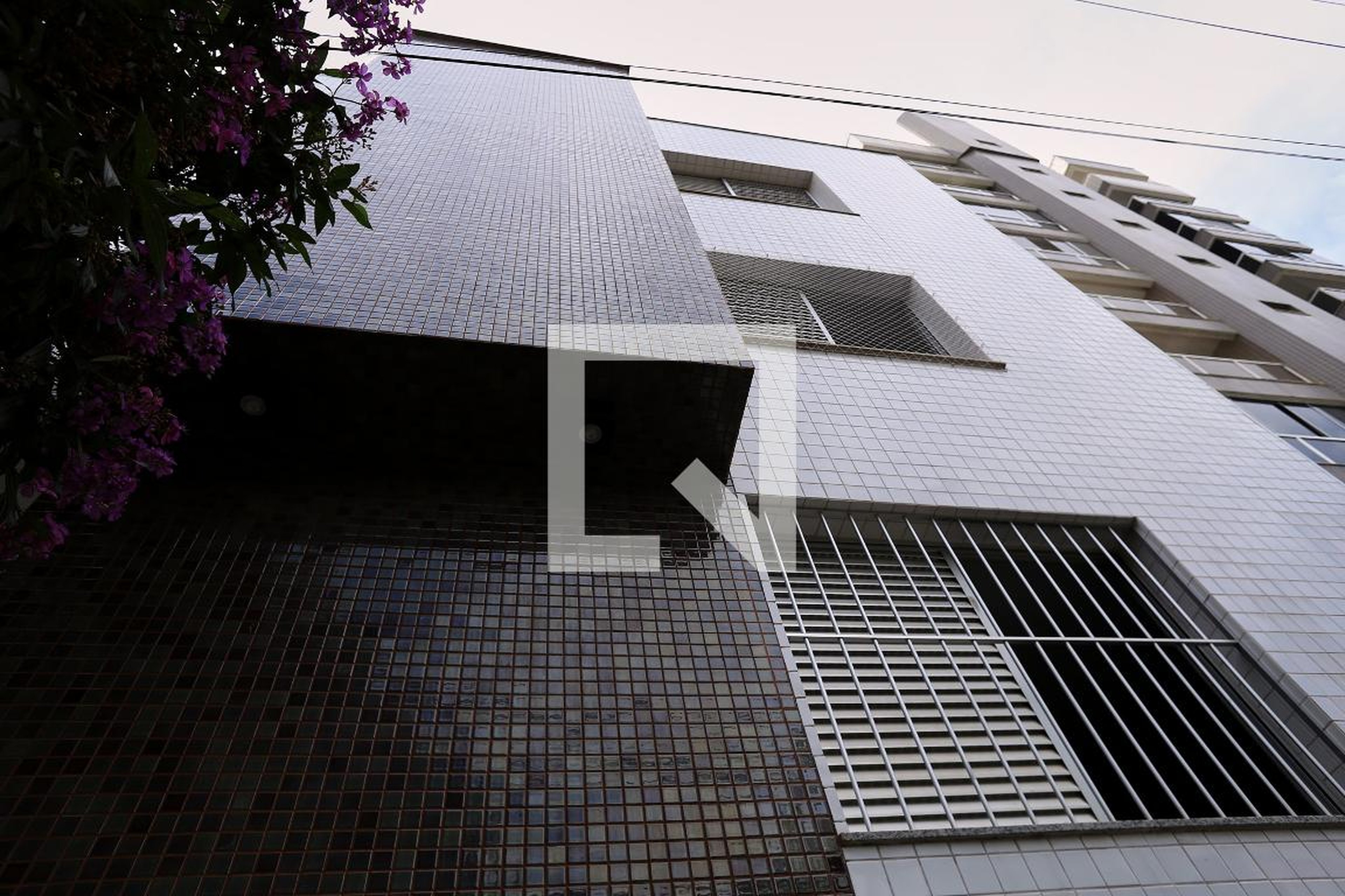 Fachada Condomínio em Rua Paulo Nunes Vieira, 52