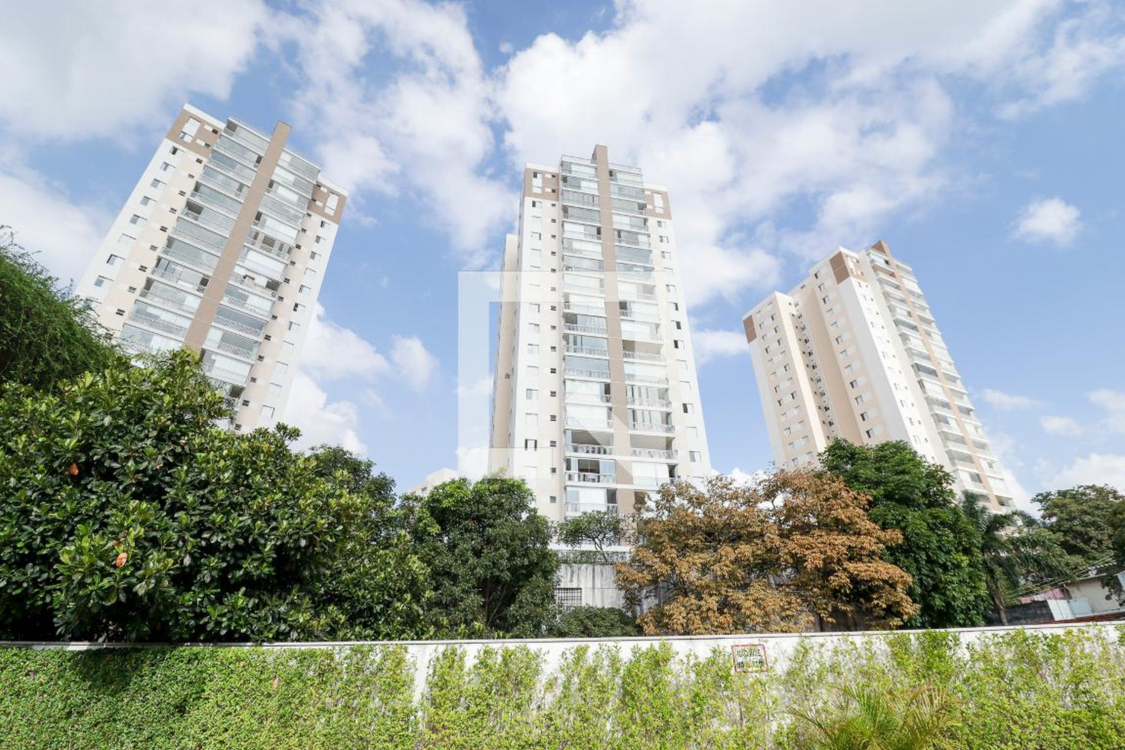 Fachada Condomínio em Rua Maria José Pomar, 320