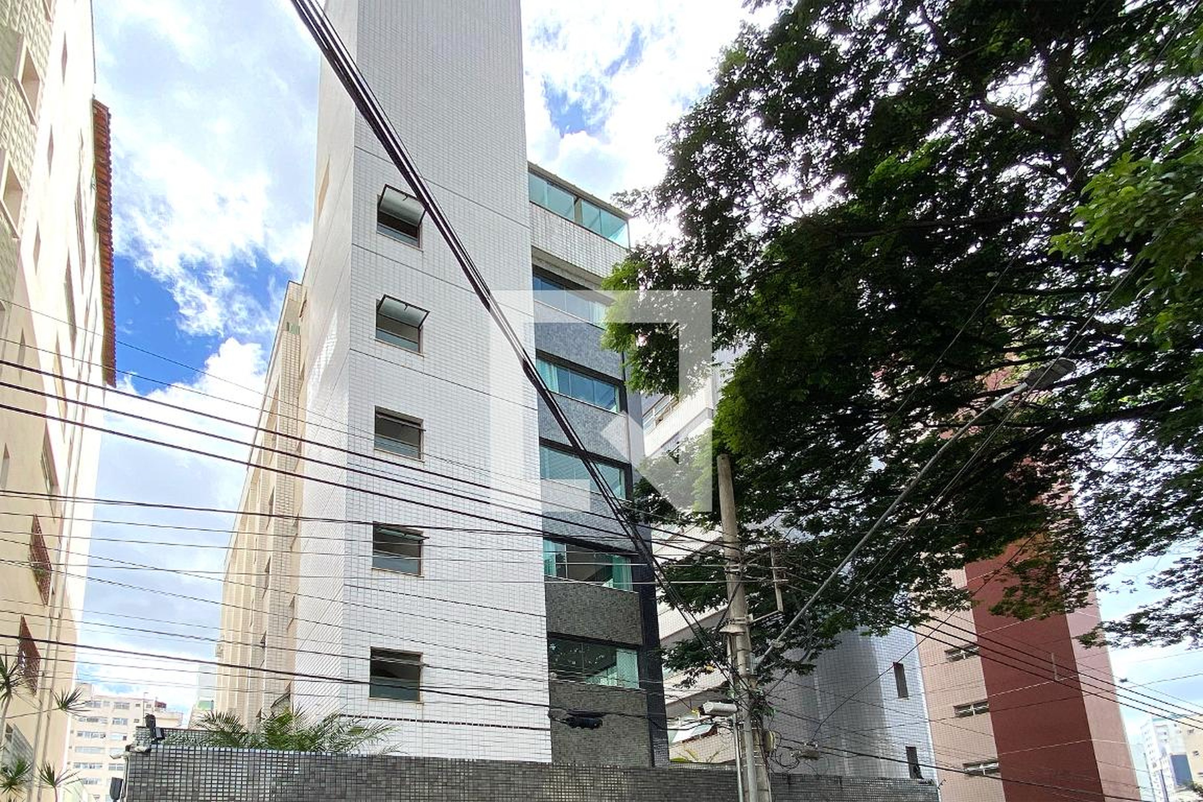 Fachada Condomínio em Rua Penafiel, 84