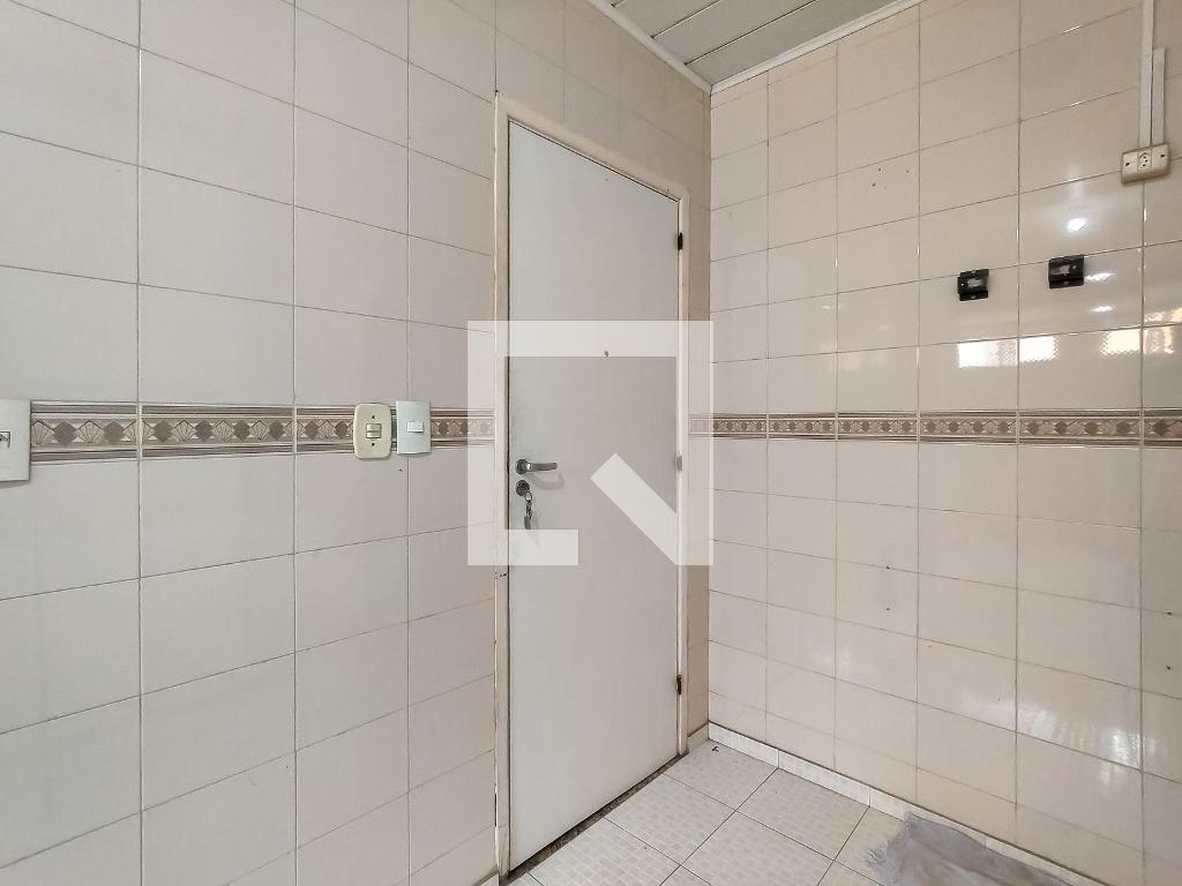 Entrada Condomínio em Rua Lopes Ferraz, 330