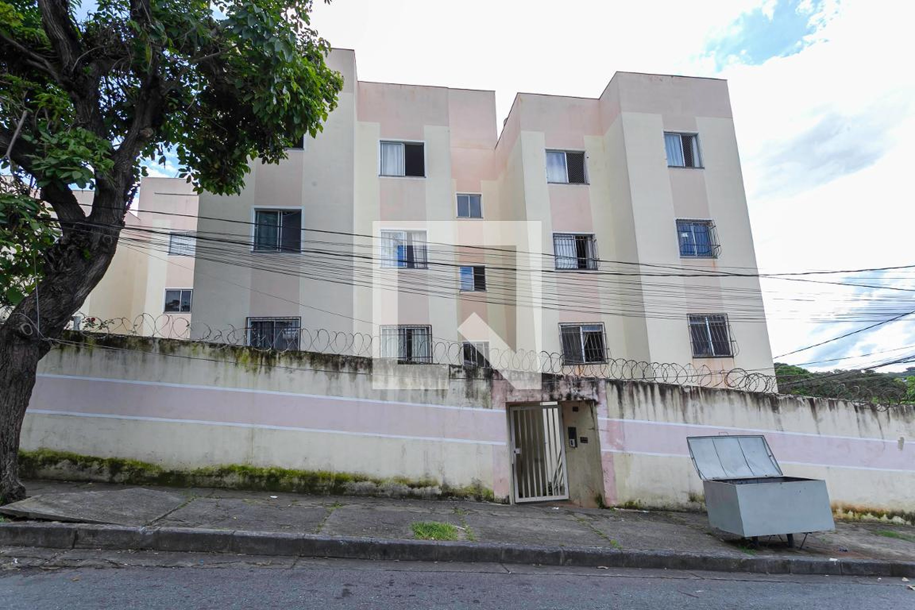 Fachada Condomínio em Rua Felício Brandi, 56