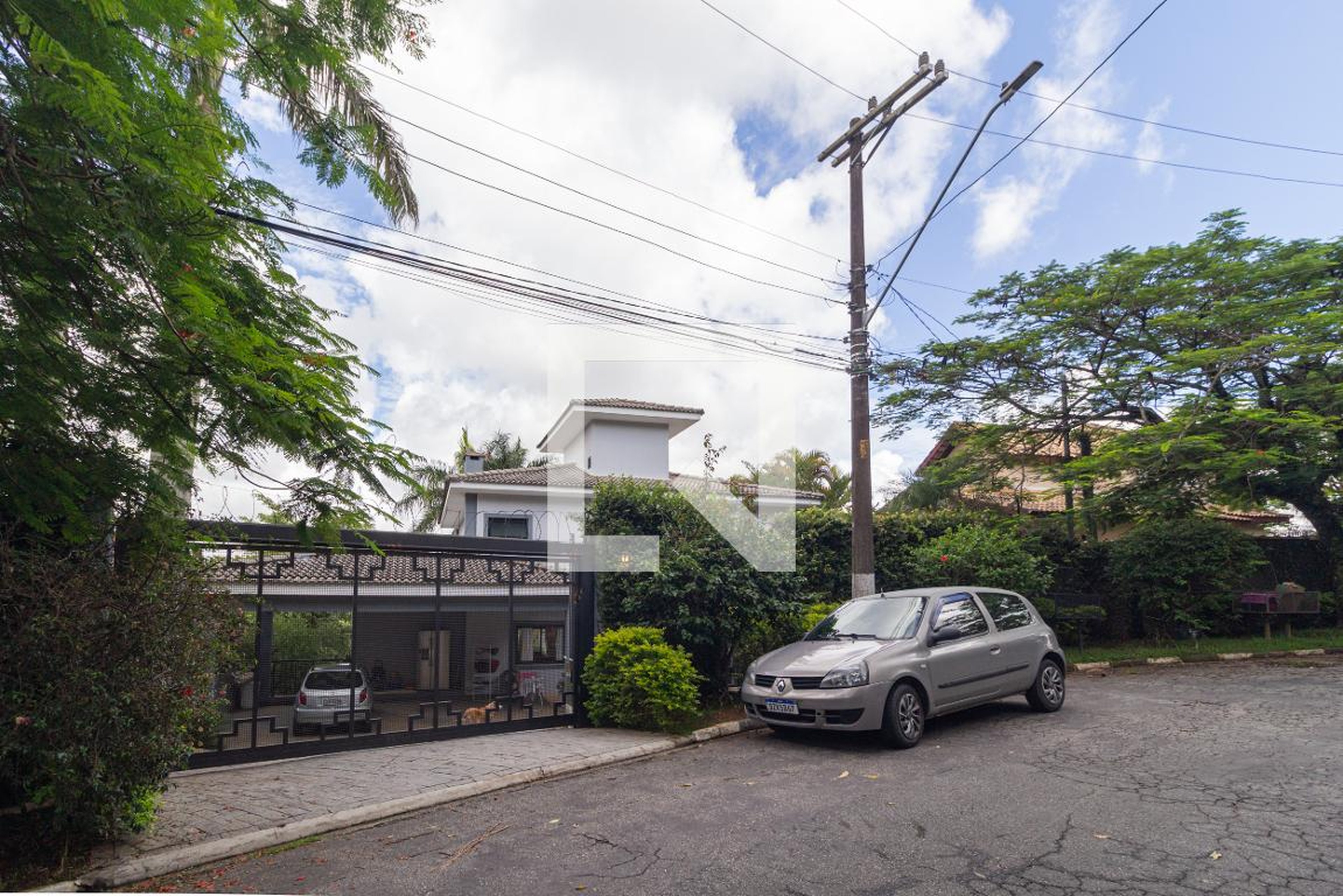 Fachada Condomínio em Rua Araxá, 40