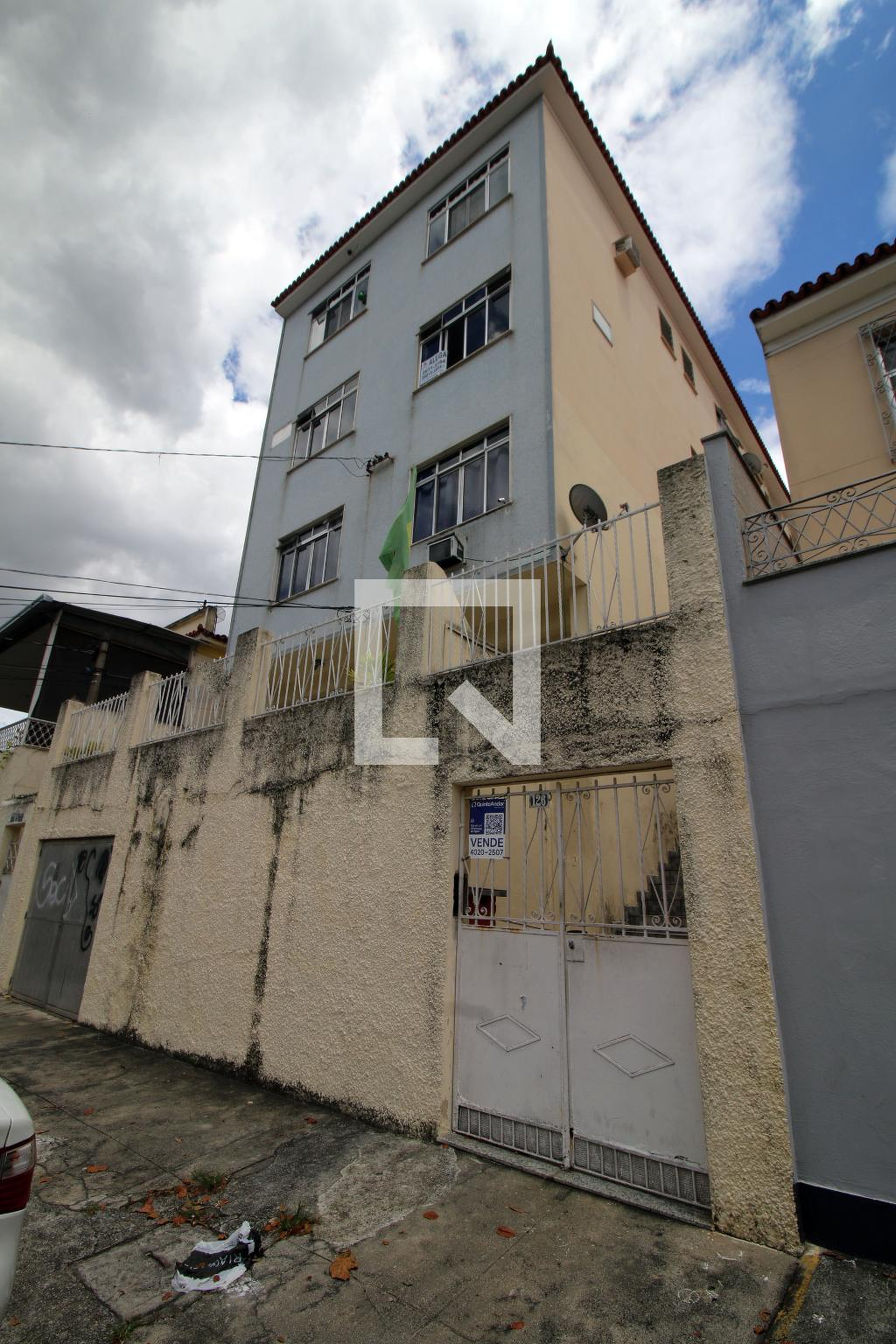 Fachada do Prédio Condomínio em Rua Antônio Storino, 126