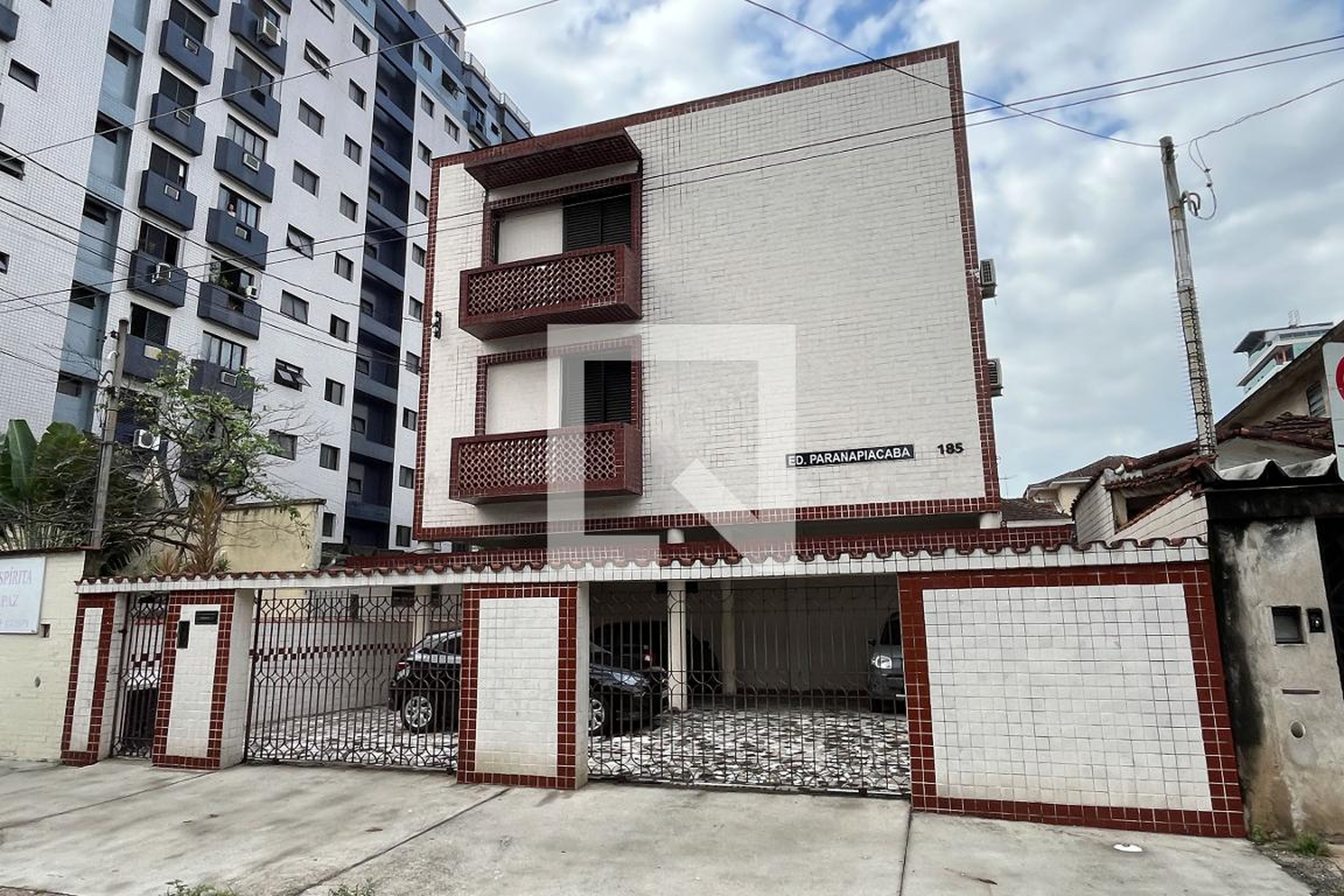 Fachada Condomínio em Rua Barão de Paranapiacaba, 185