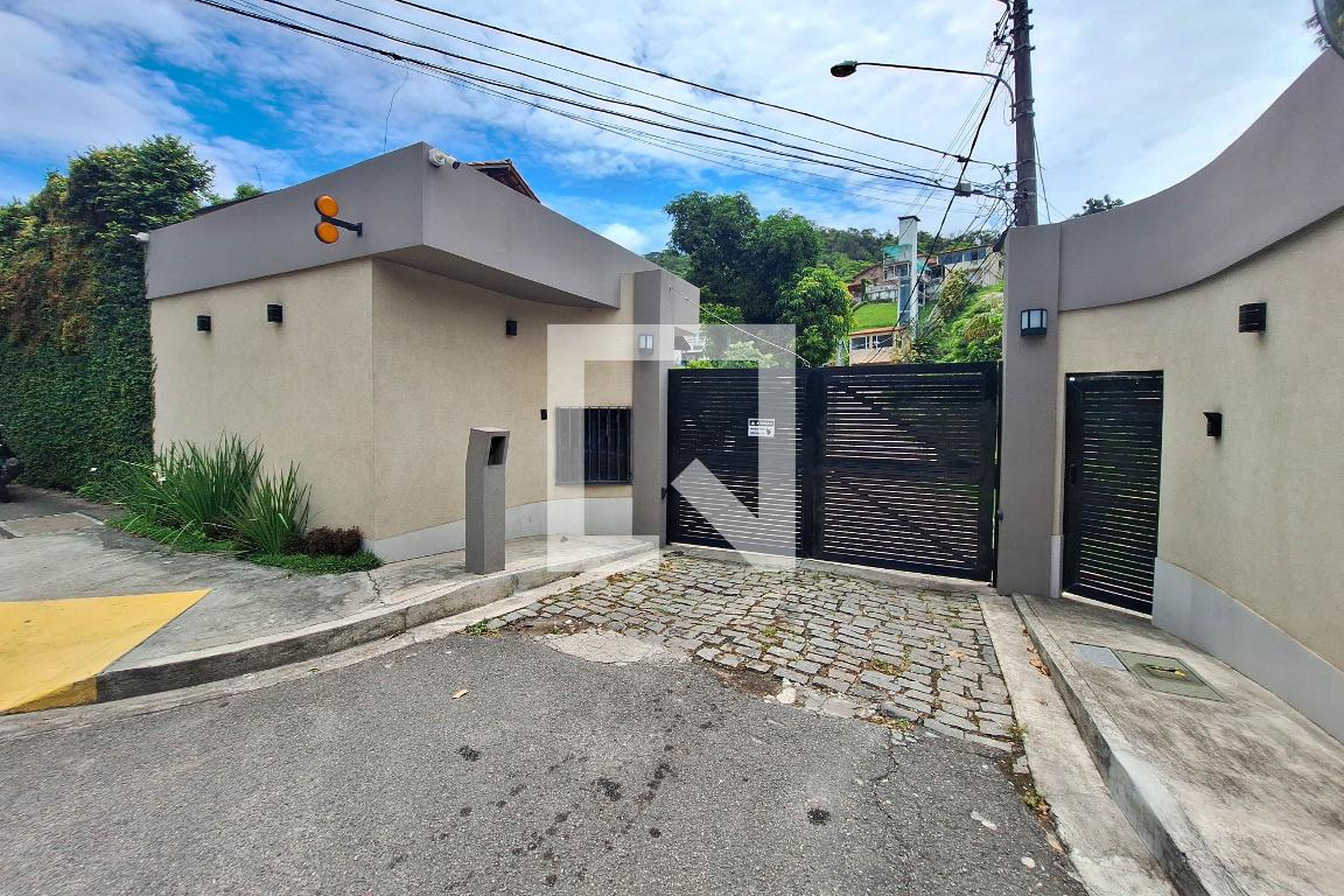 Fachada Condomínio em Estrada Caetano Monteiro, 2123