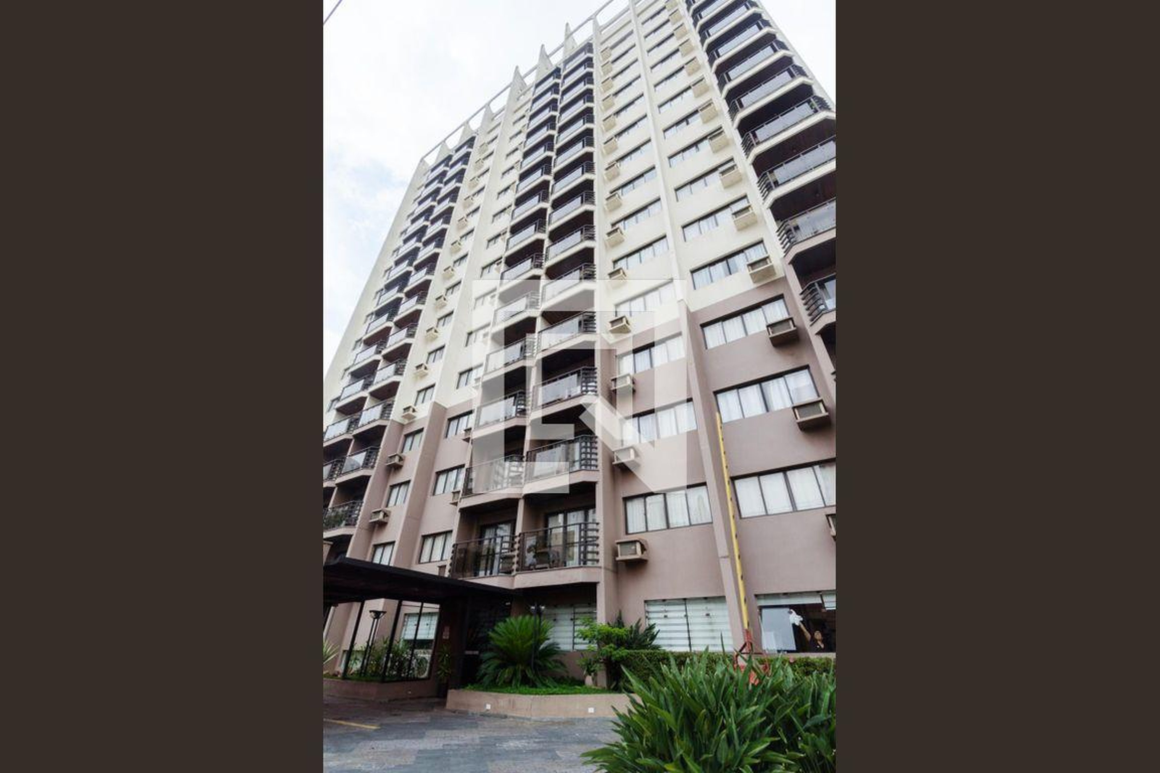 Fachada Condomínio Saint Moritz Flat Service