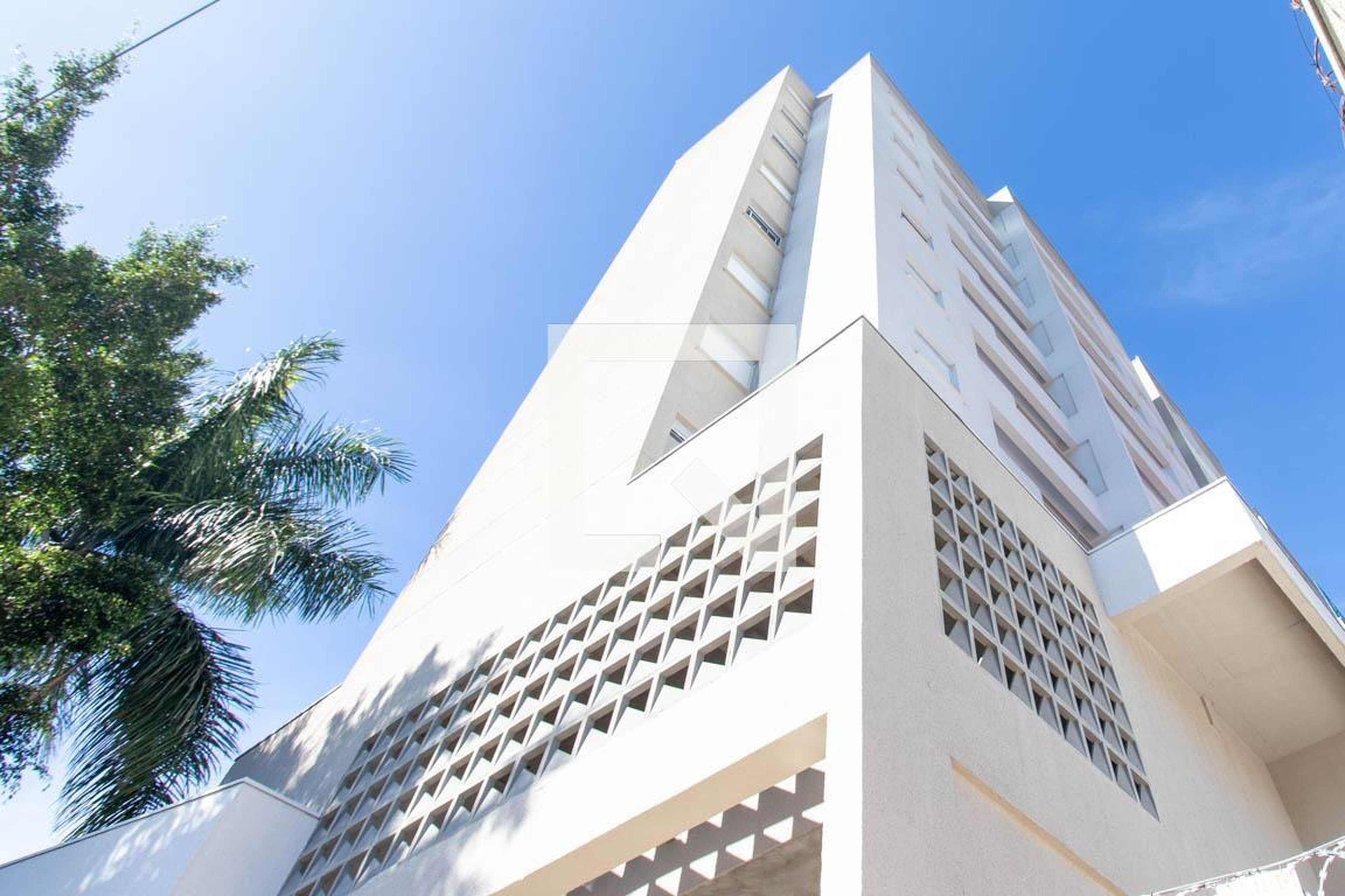 Fachada Condomínio em Rua Benjamin Pereira, 260