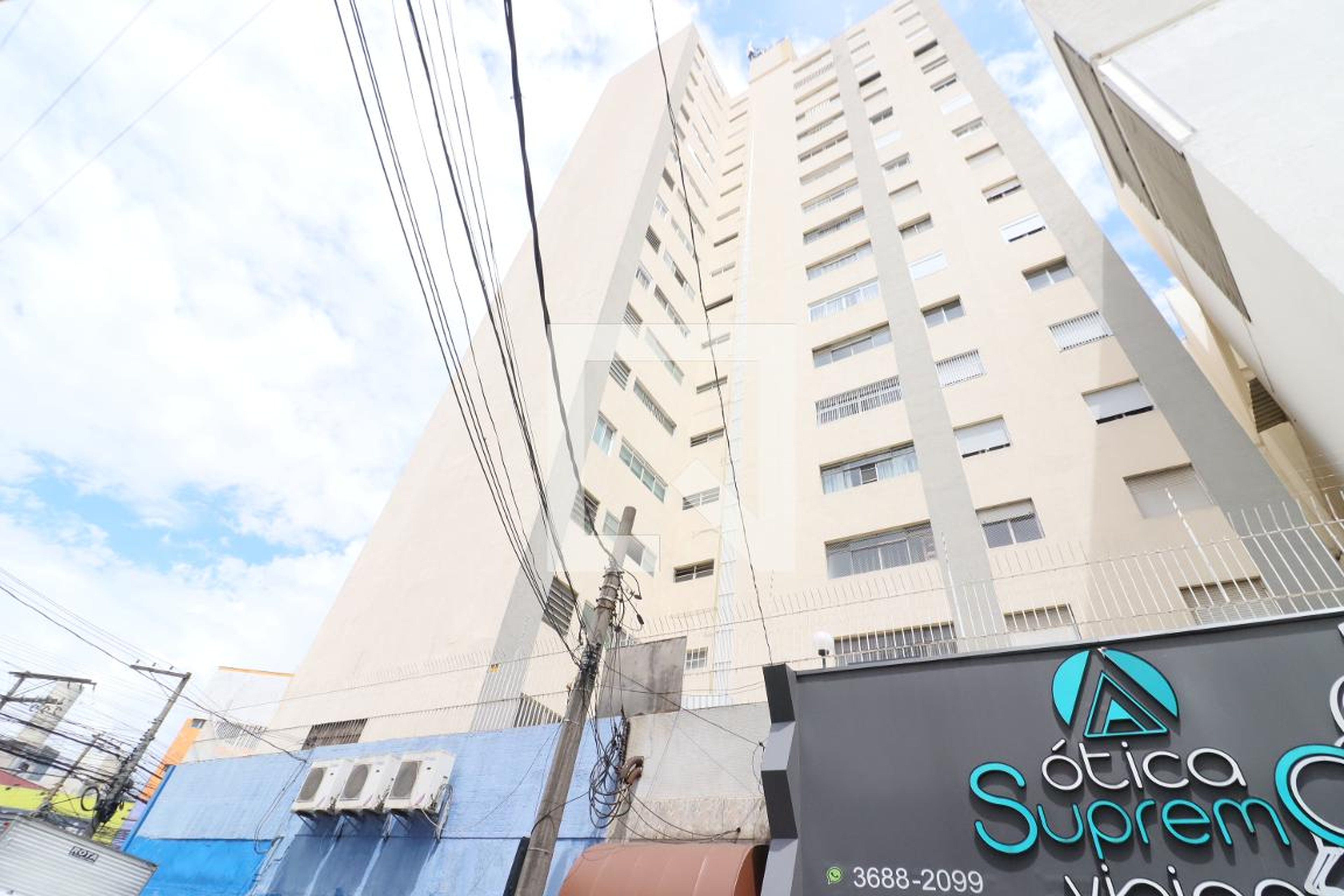 Fachada Condomínio em Rua João Crudo, 27