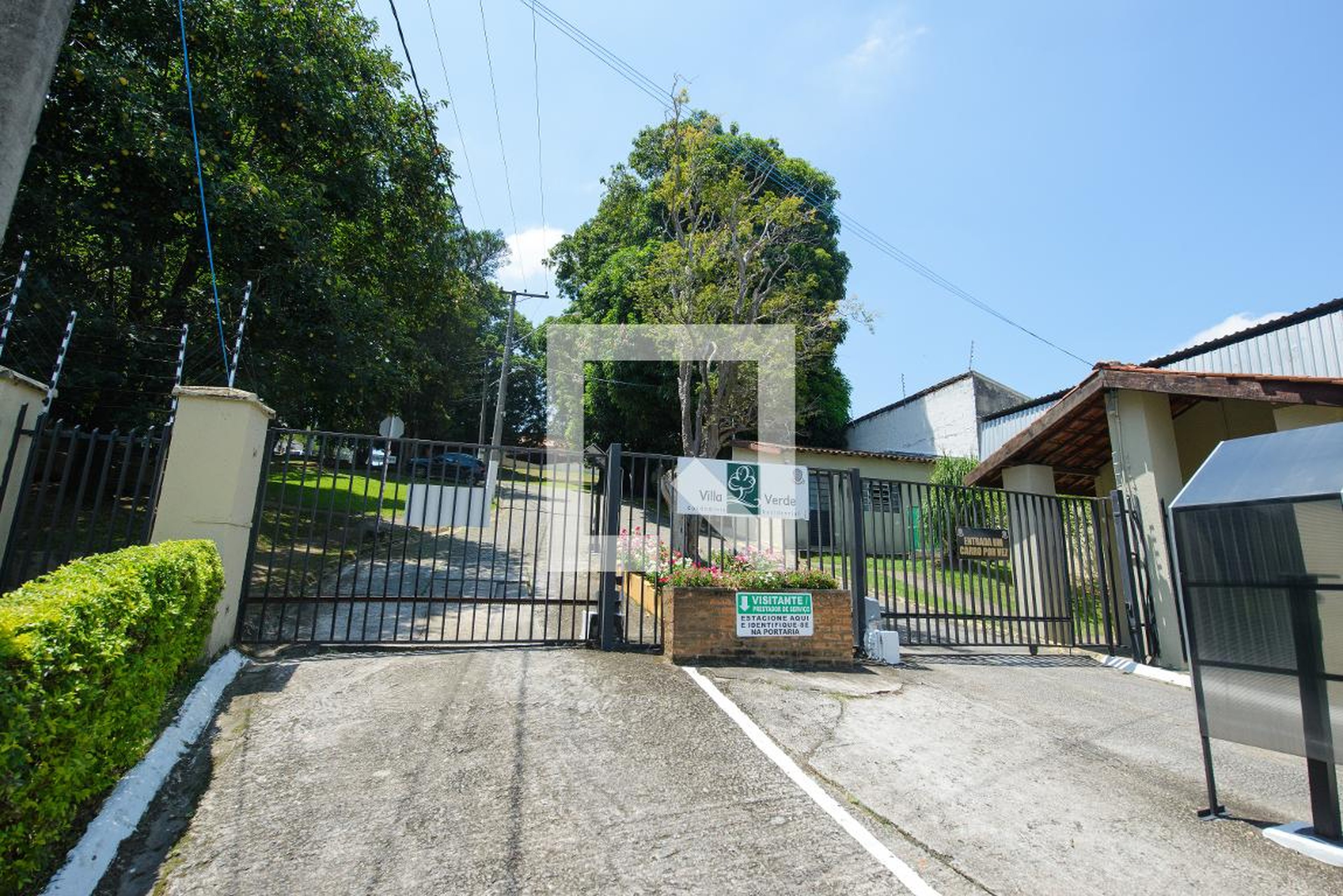 Fachada do condomínio Condomínio em Estrada do Barreiro, 5655