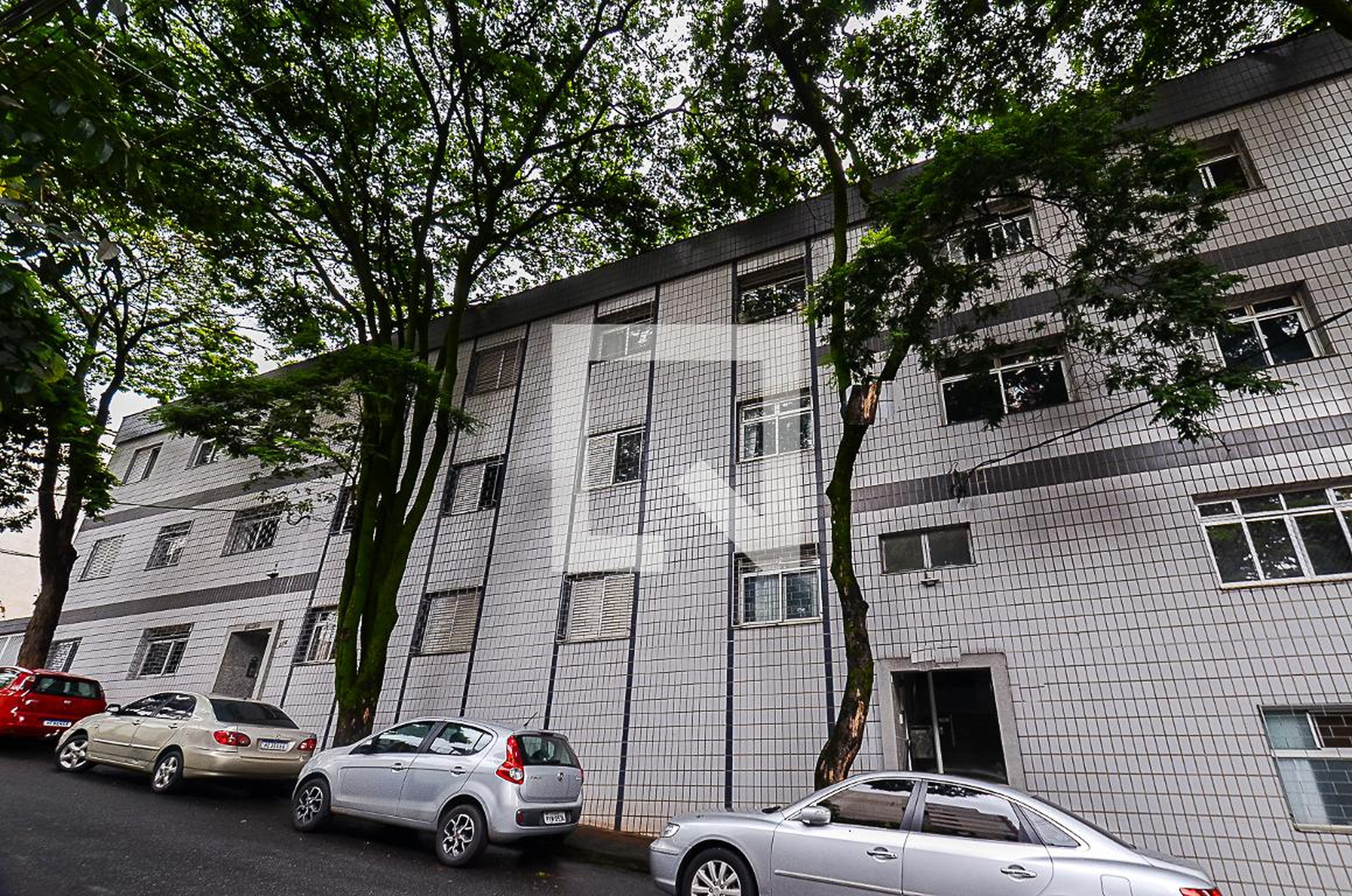 Fachada Condomínio em Rua Joaquim Linhares, 372