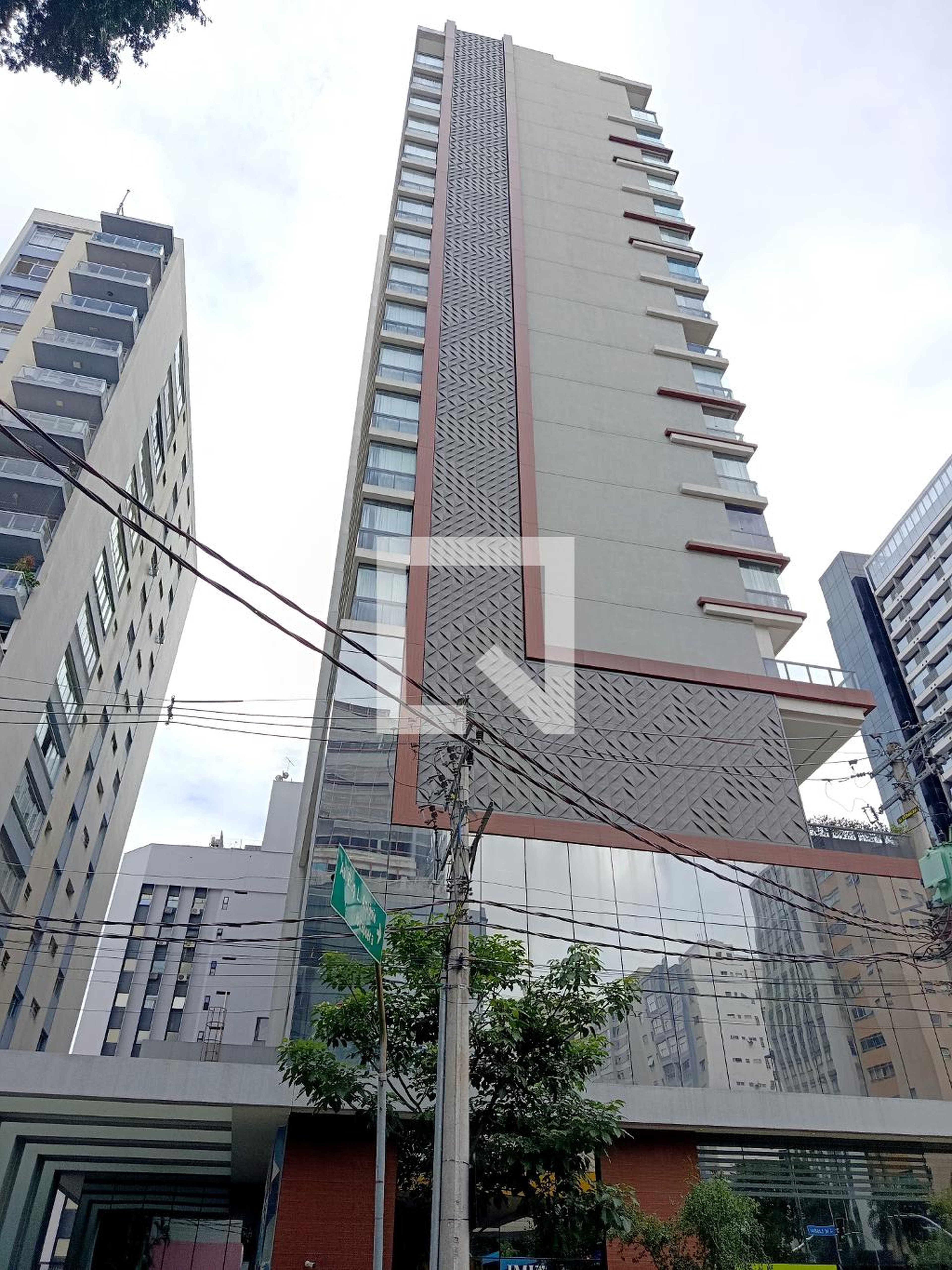 Fachada Condomínio JML 747 por JFL Living