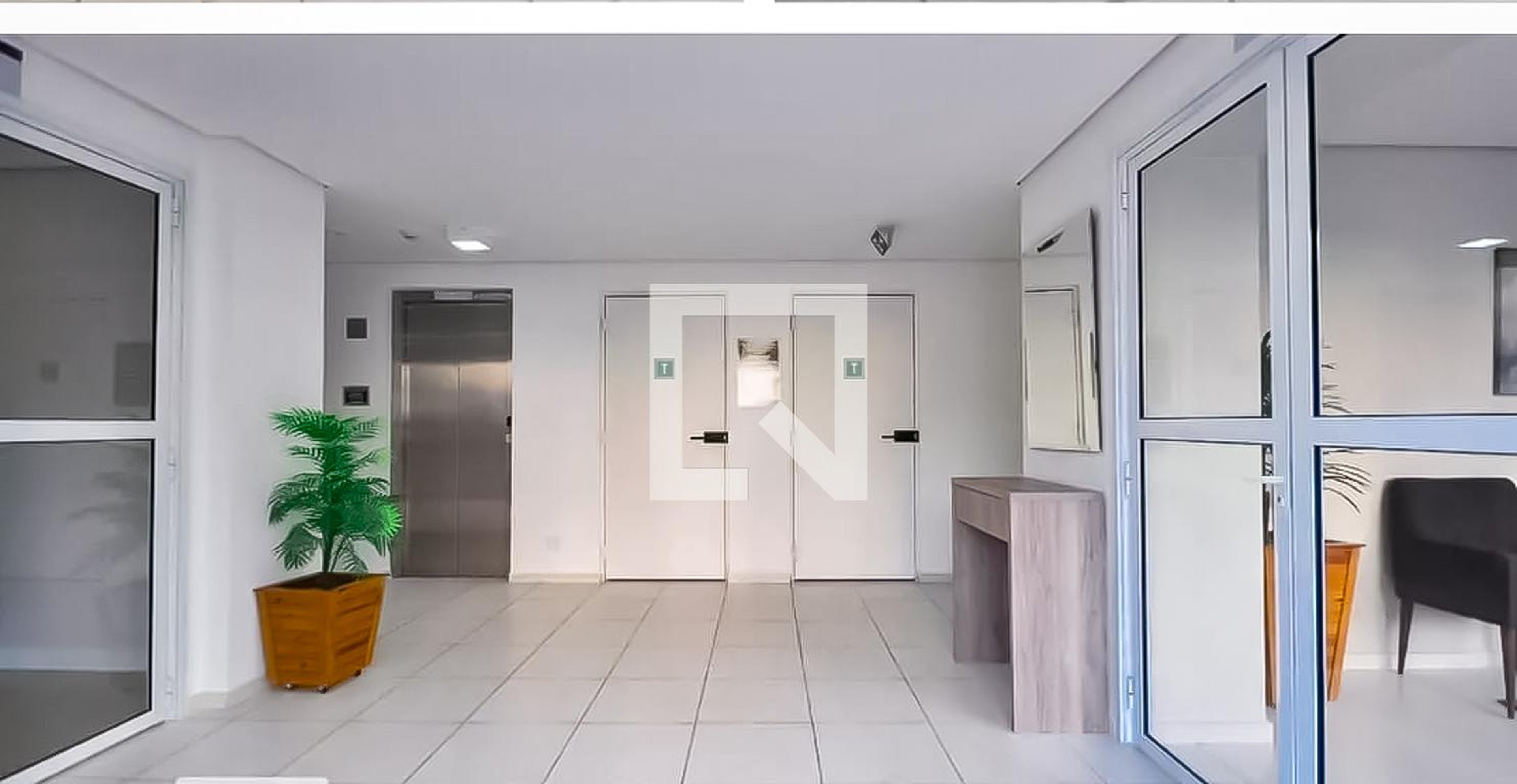 Hall de entrada Condomínio em Rua da Chibata, 128