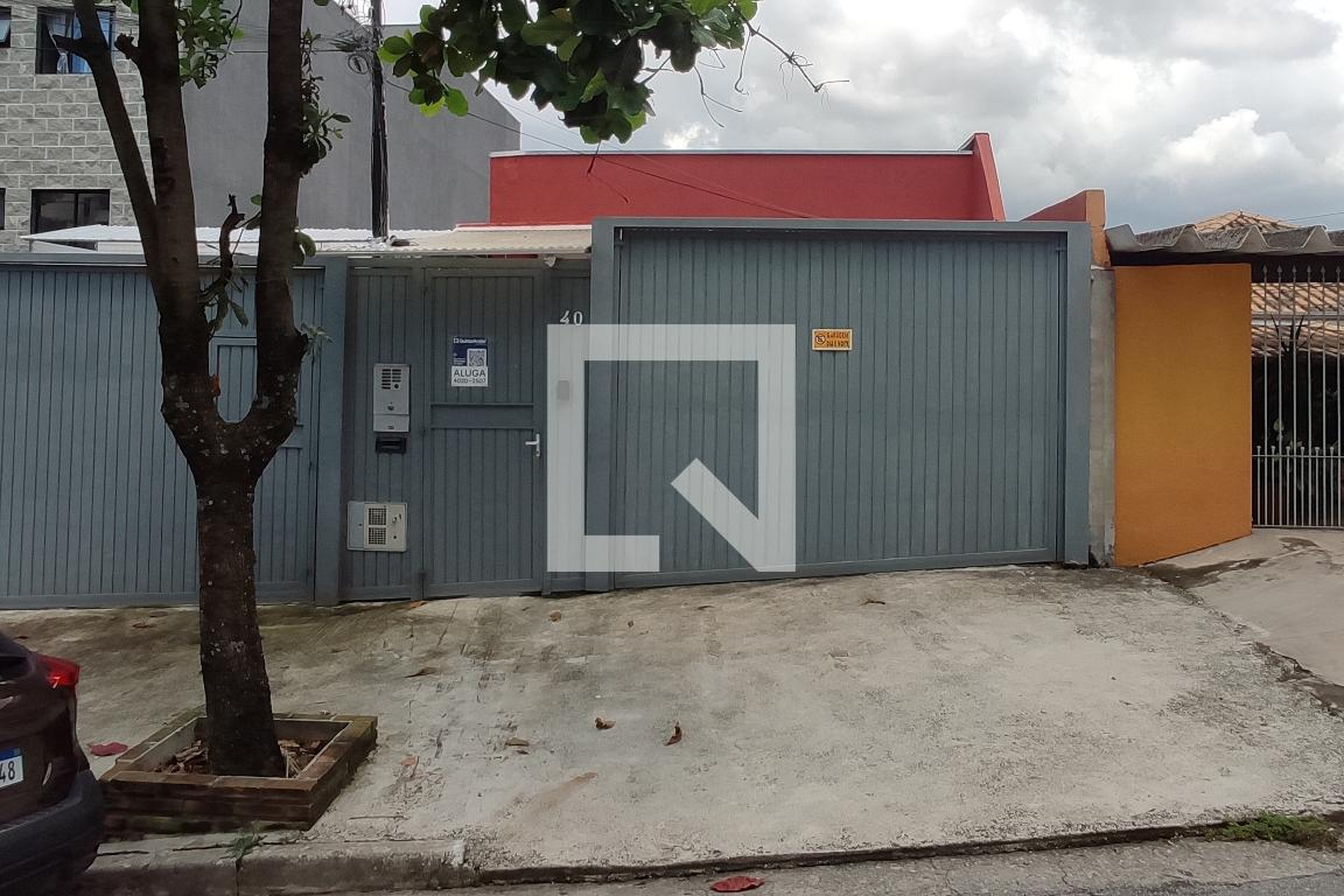 Fachada Condomínio em Rua Abadia dos Dourados, 40