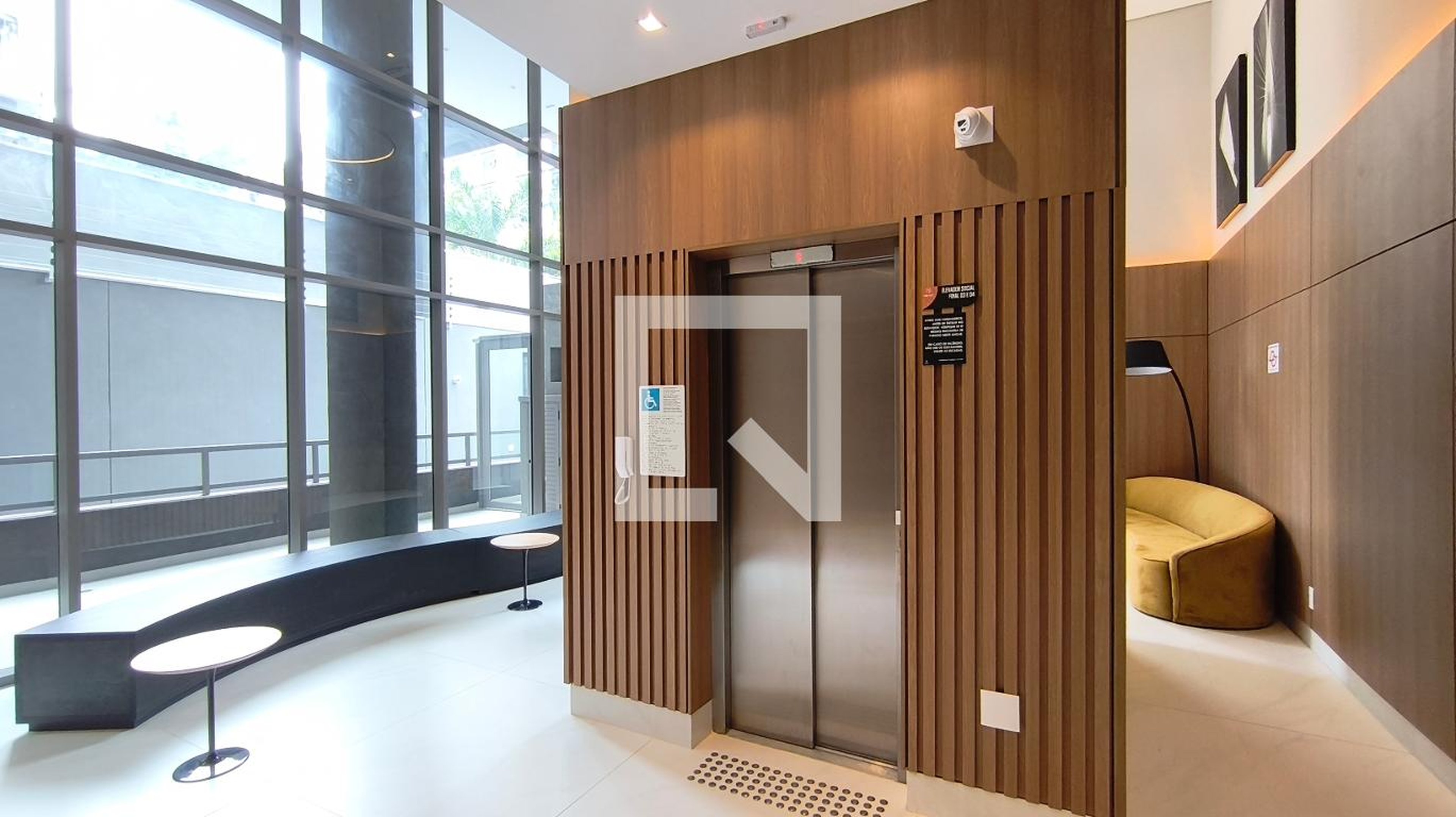 Elevador Condomínio em Rua França Pinto, 388