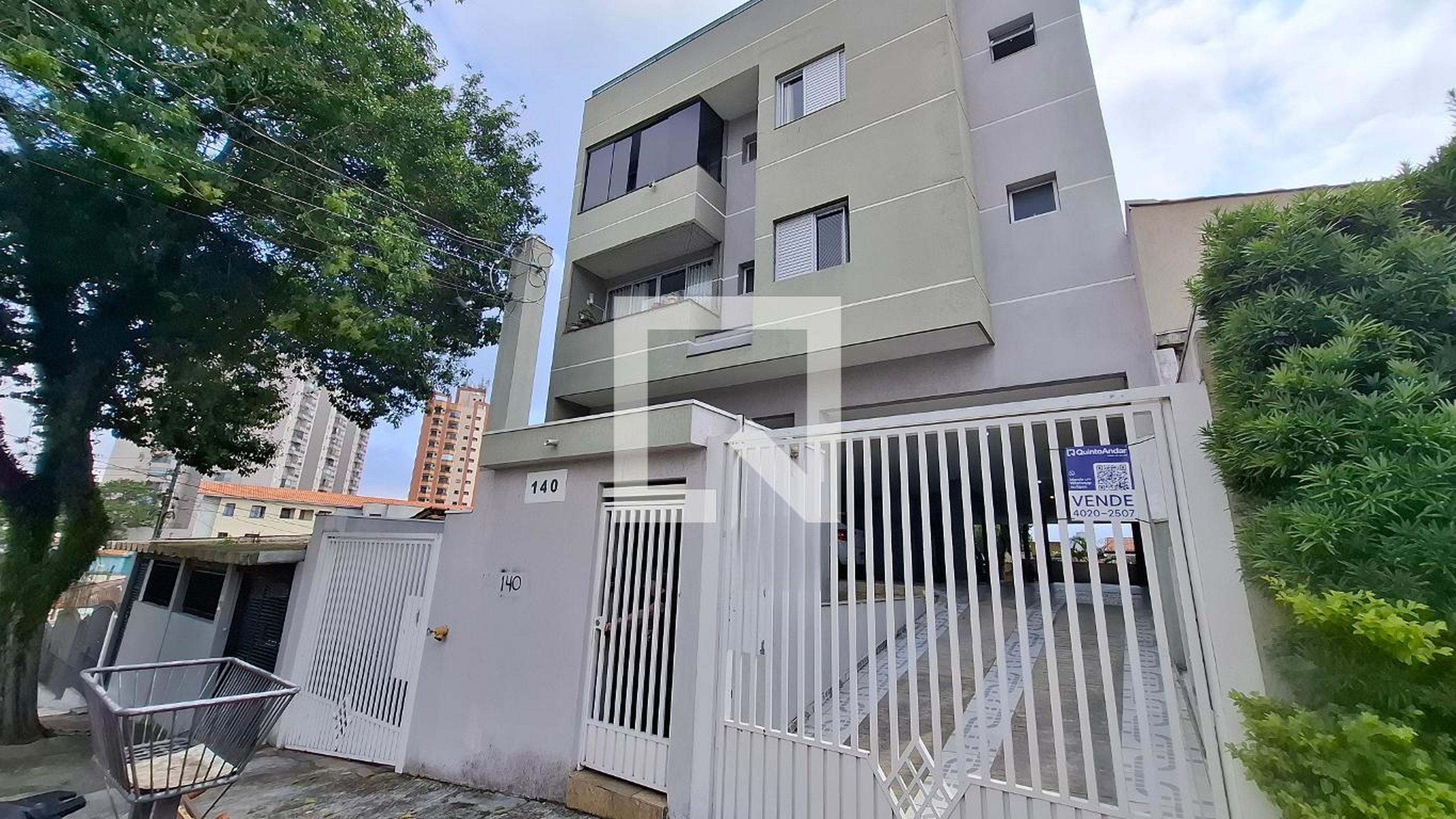 Fachada Condomínio em Rua Sampaio Moreira, 140