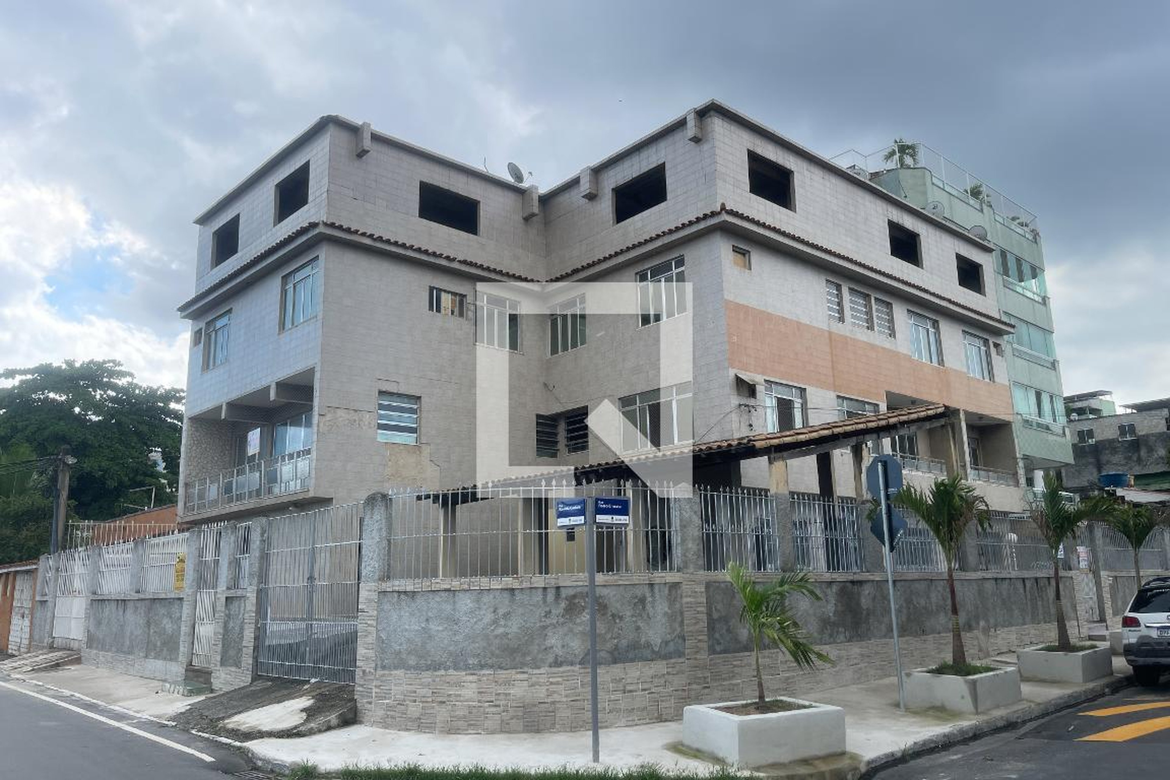 Fachada Condomínio em Rua Risolêta Caetano, 415