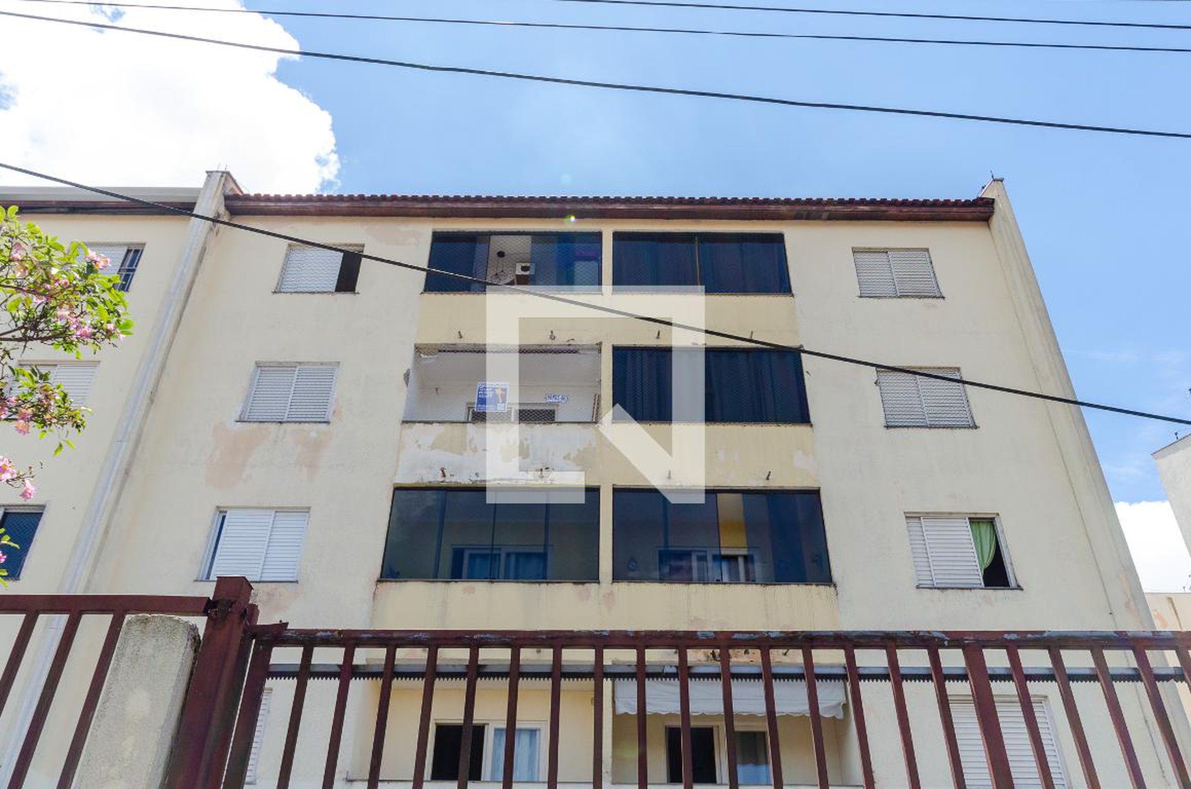 Fachada Condomínio em Rua Akio Morita, 220