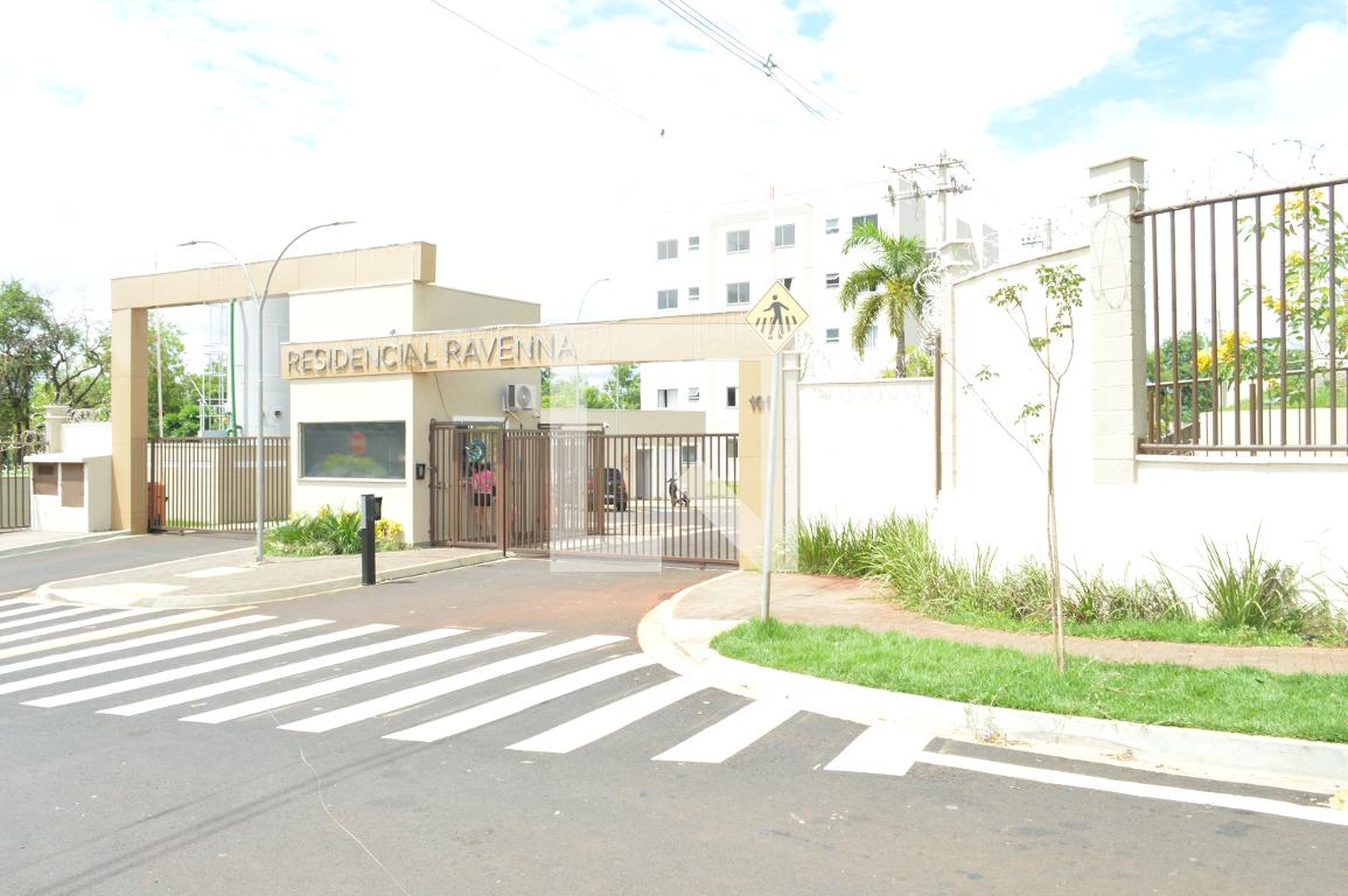 Fachada do condomínio Condomínio em Rua Palmiro Bim, 101