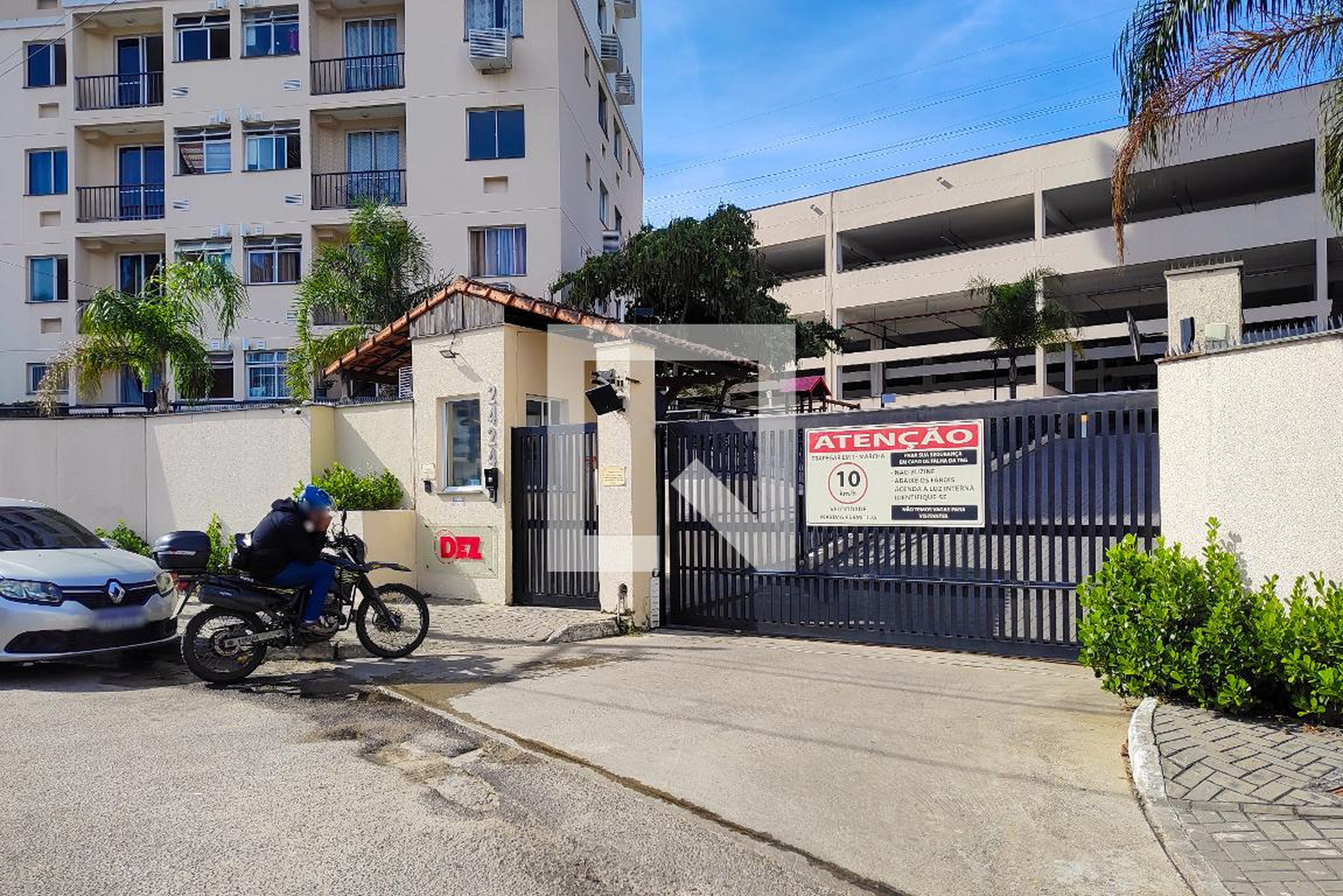 Fachada do condomínio Condomínio Dez Covanca