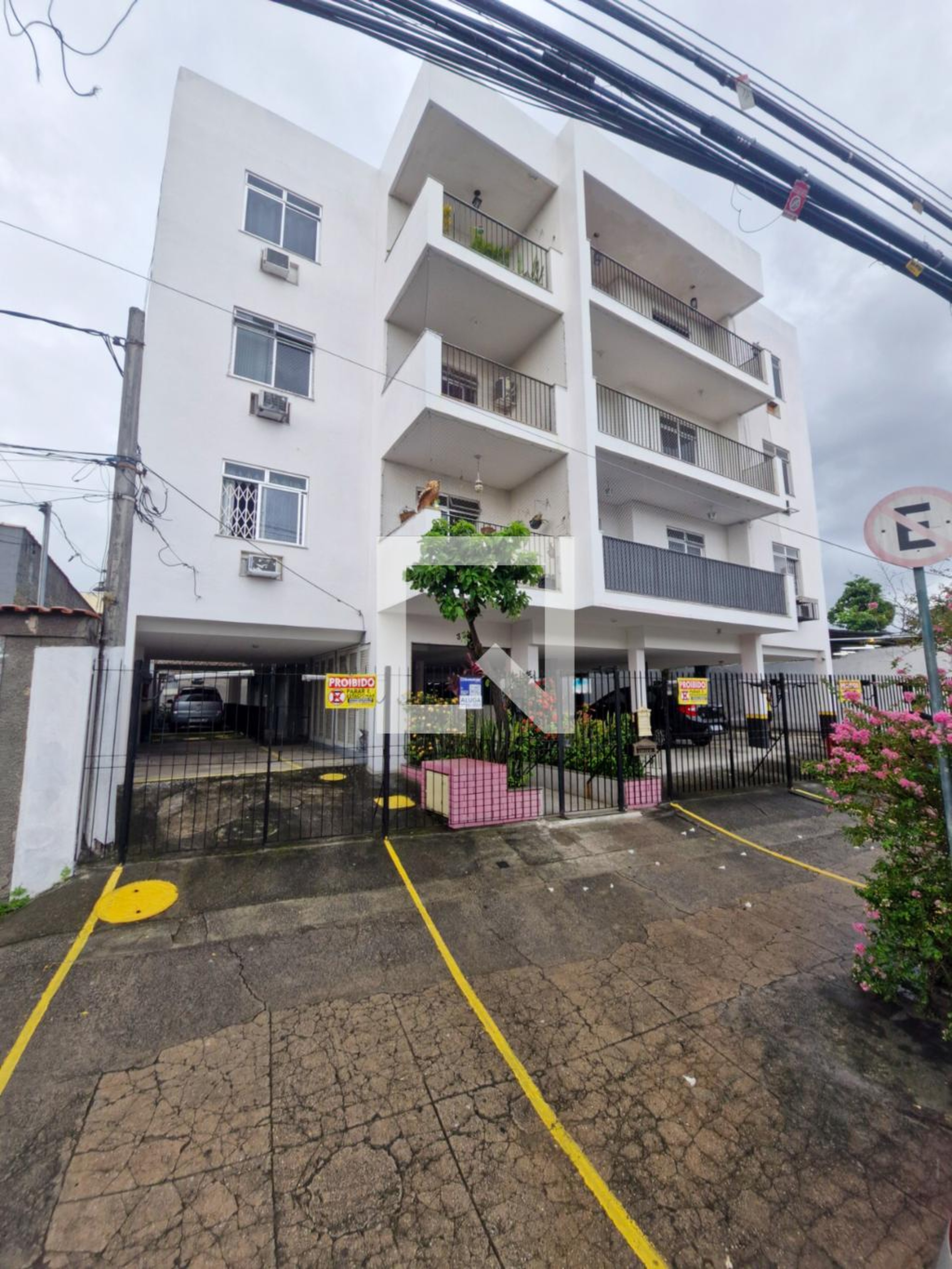 Fachada do Prédio Condomínio em Estrada do Barro Vermelho, 331