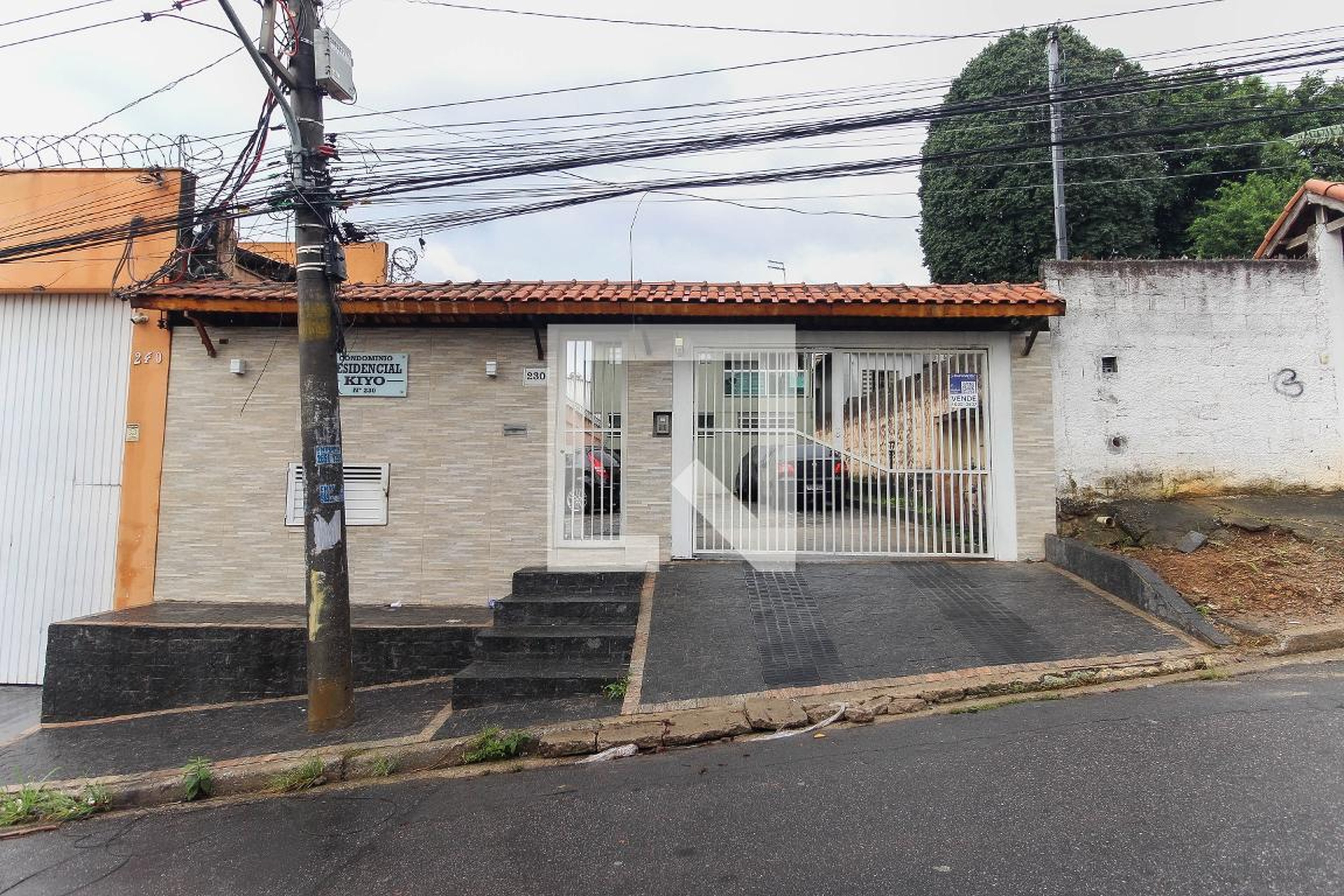 Fachada Condomínio em Rua Pedro Feliciano, 230
