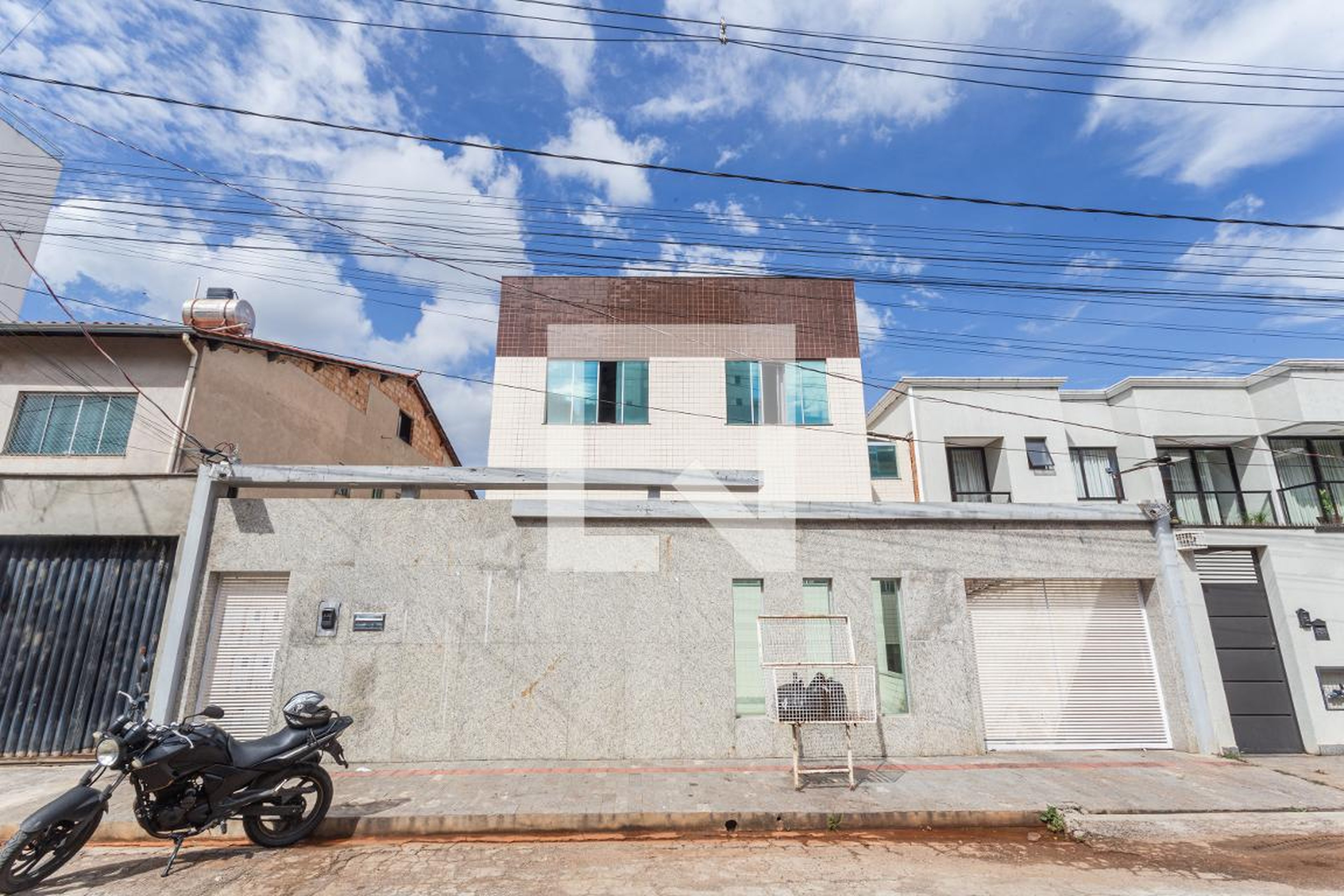 Fachada Condomínio em Rua dos Ipês, 339