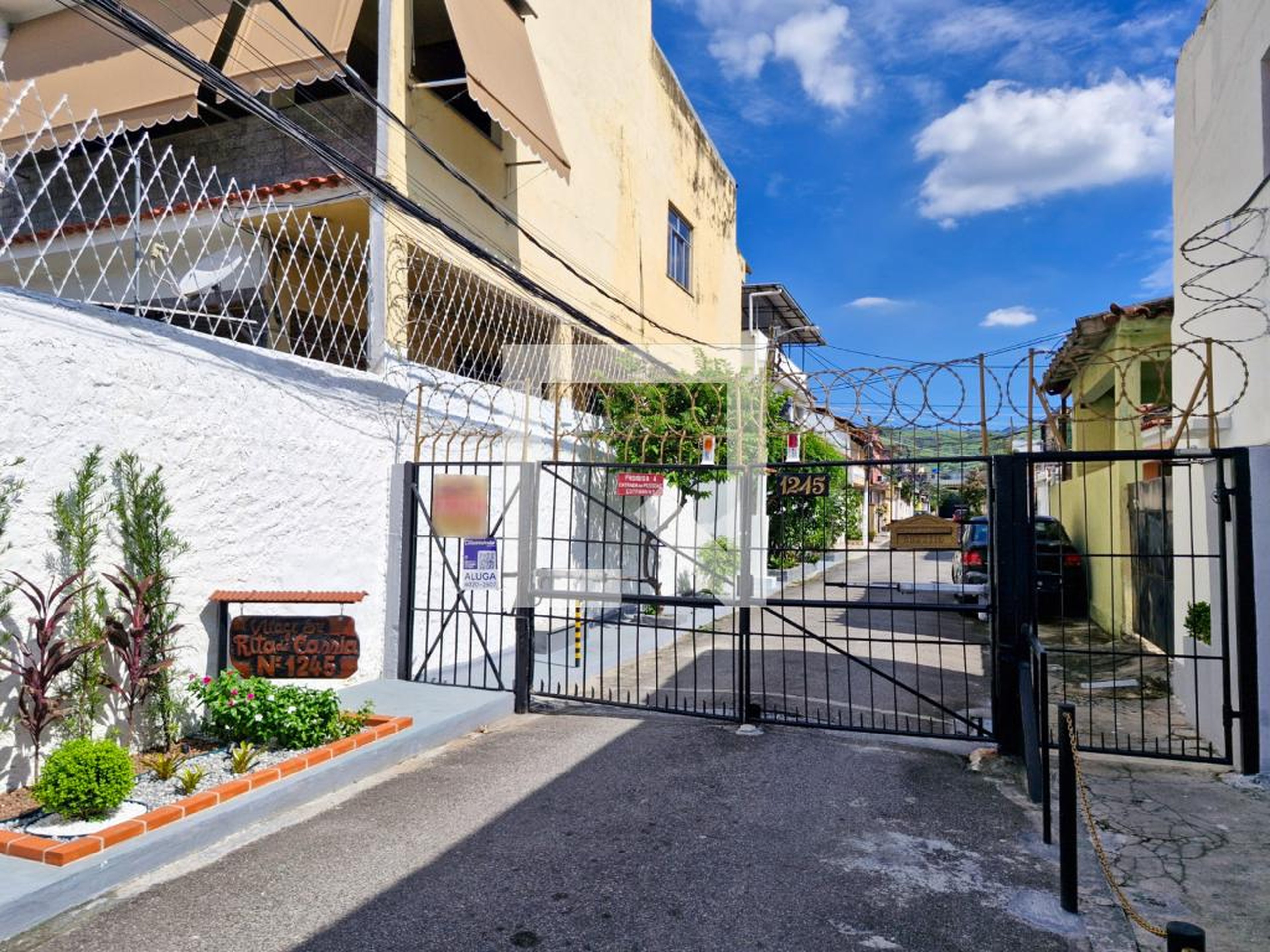 Fachada Condomínio em Rua Professor Carlos Wenceslau, 1245