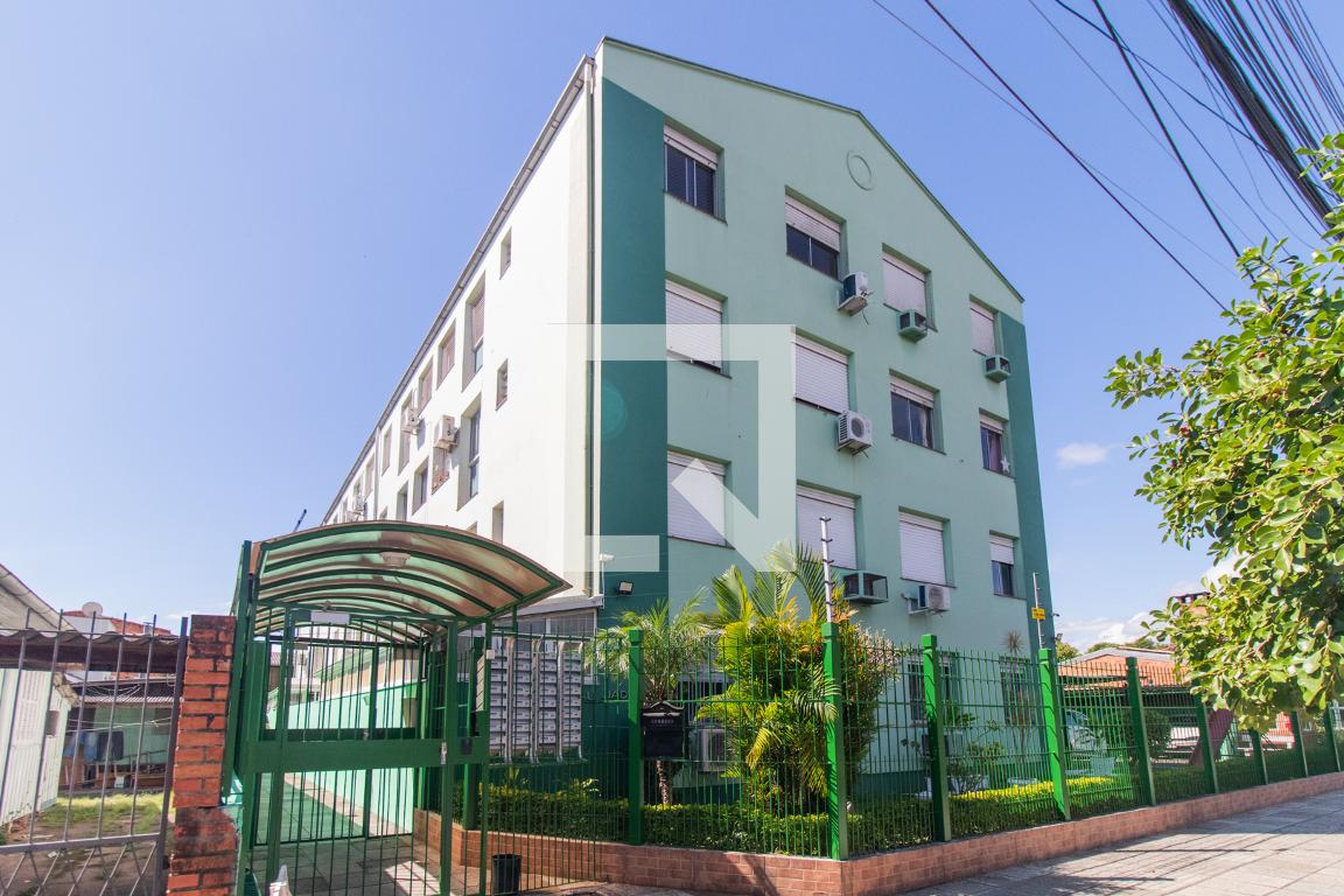 Fachada Condomínio em Rua Doutor Pereira Neto, 900