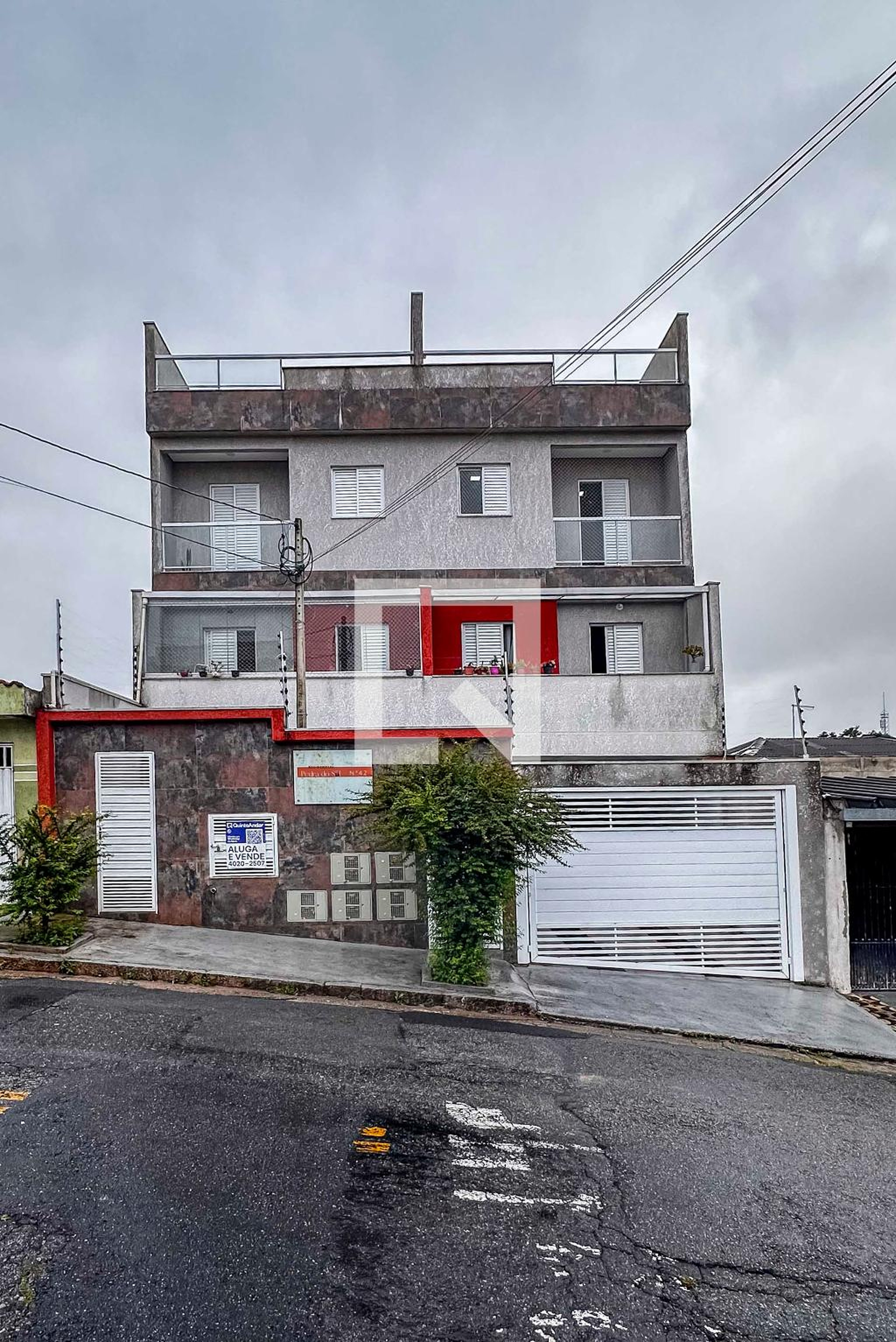 Fachada Condomínio em Rua Lucélia, 42