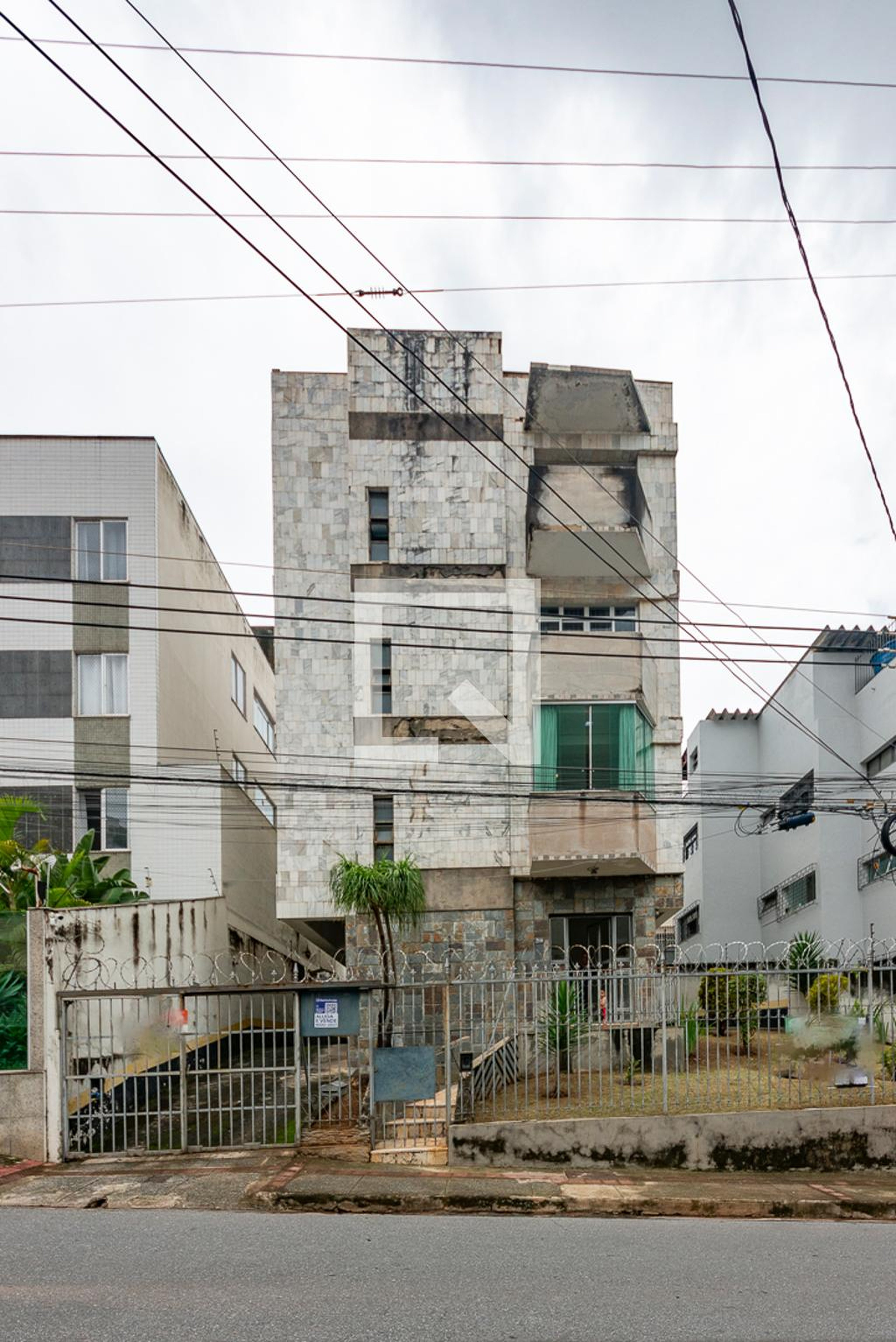 Fachada Condomínio em Rua Peperi, 210