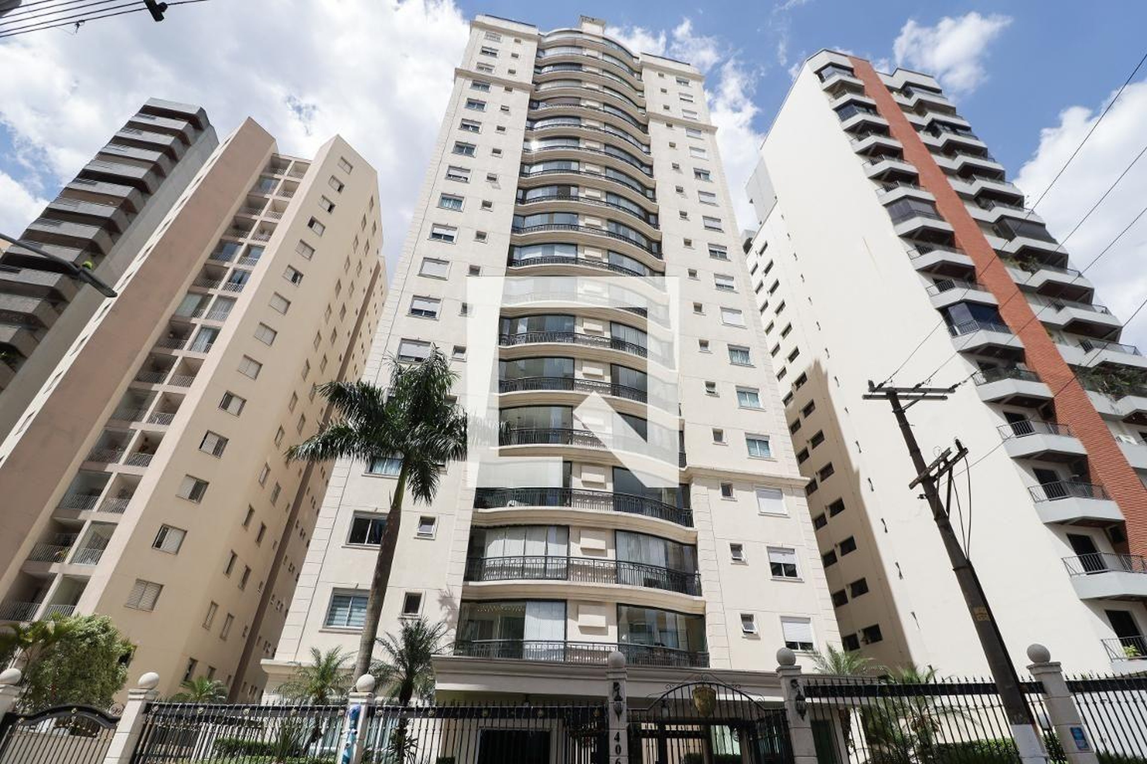 Fachada Condomínio Waldorf Santana