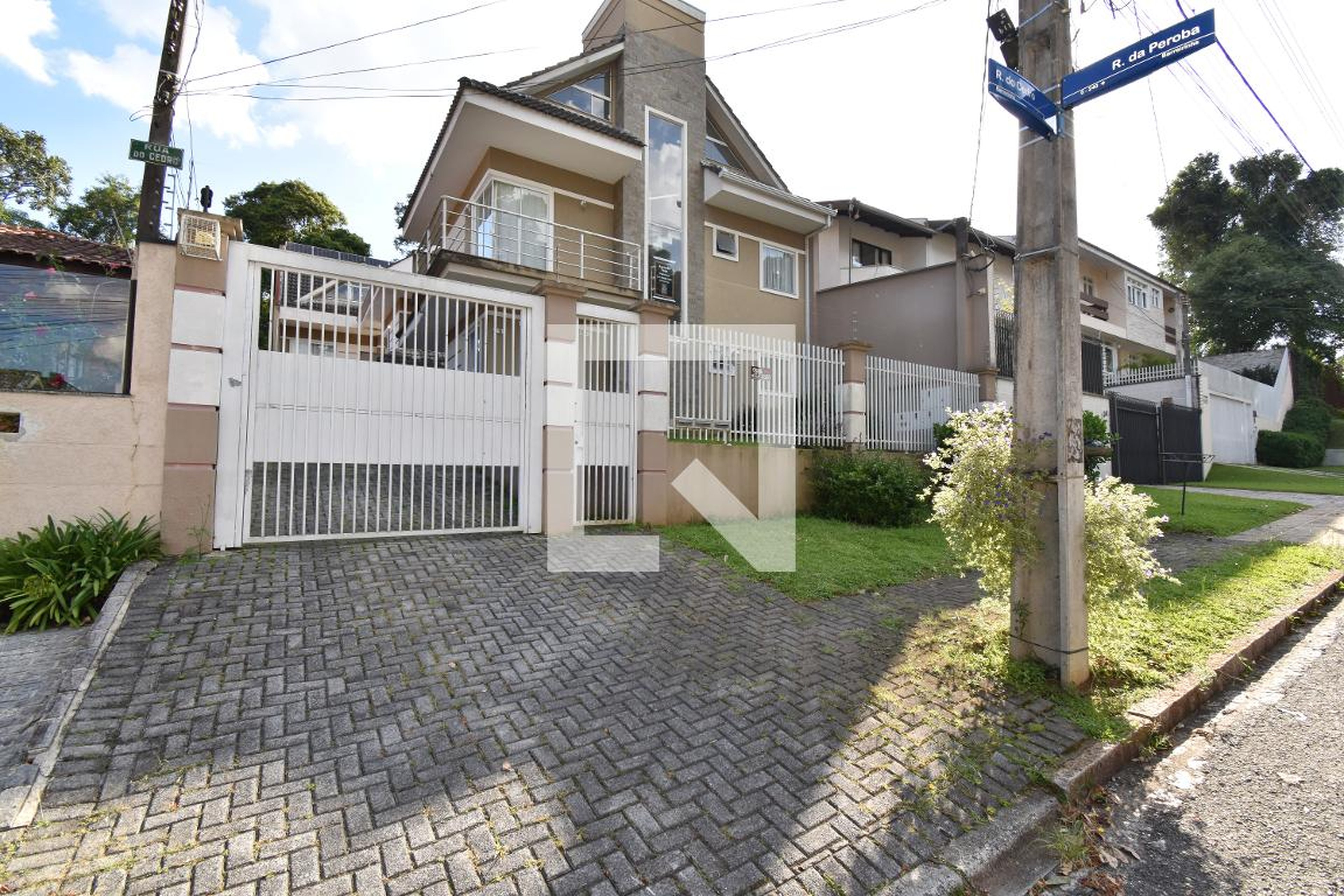 Fachada Condomínio em Rua do Cedro, 148